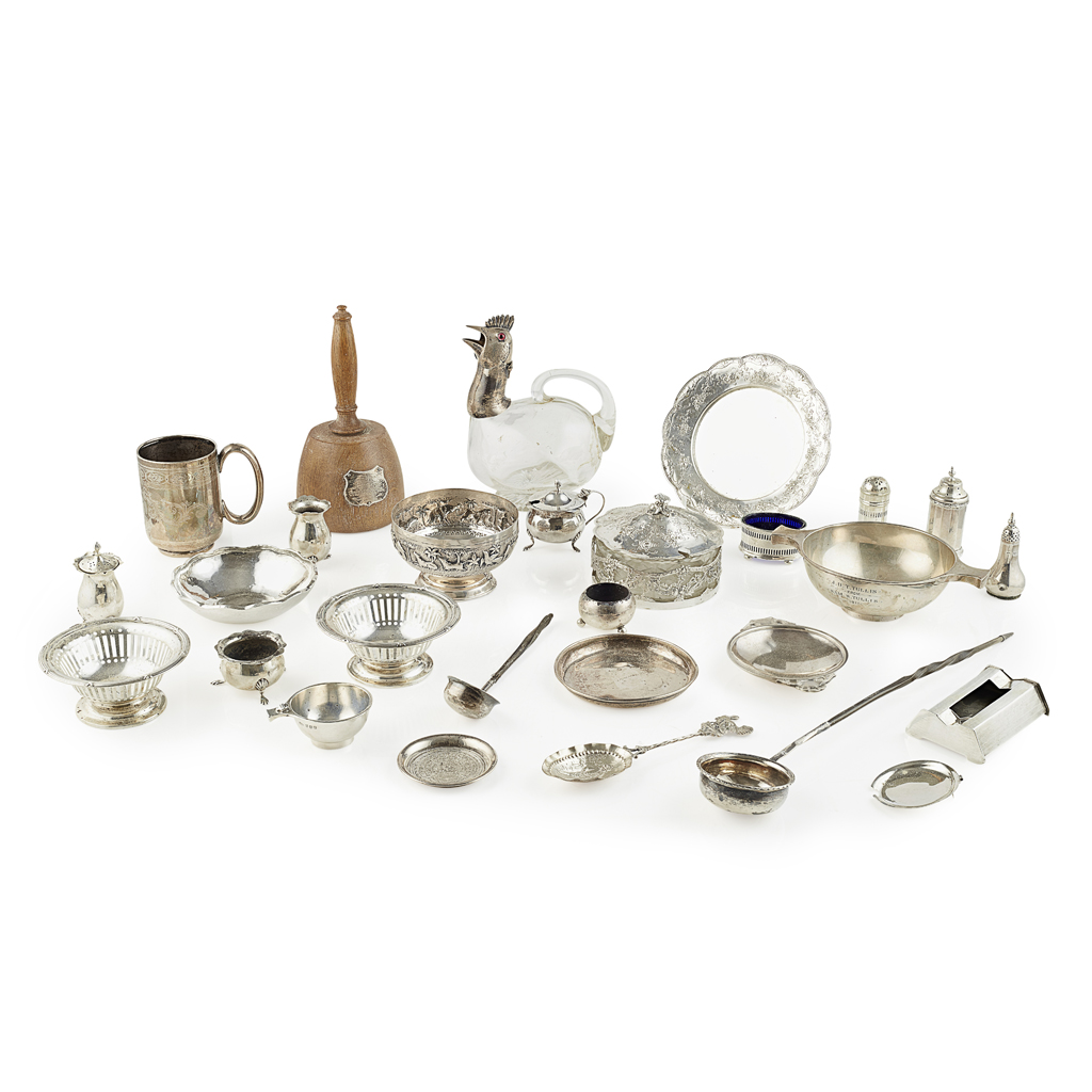 A mixed lot of miscellaneous small silver
