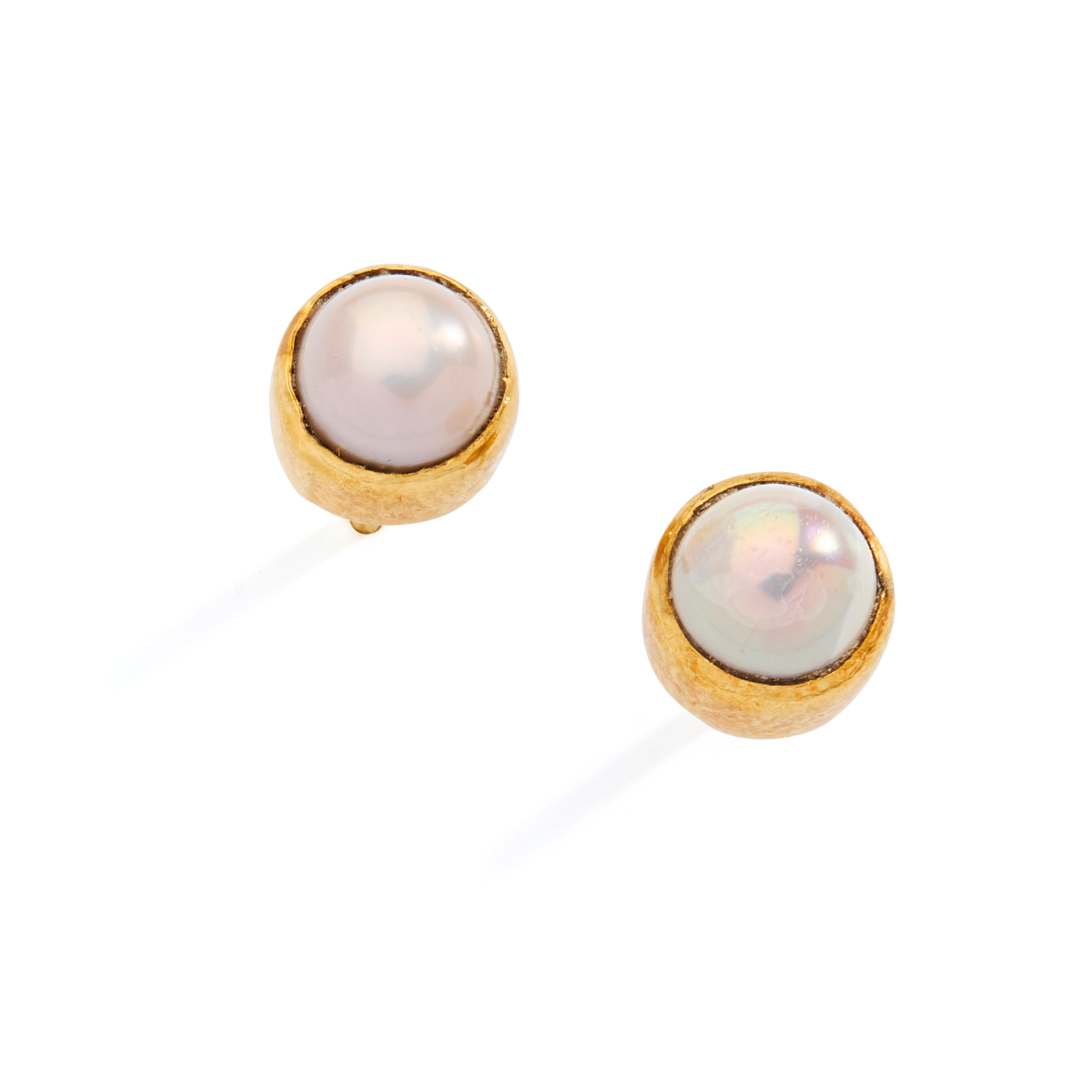 A PAIR OF SCOTTISH FRESHWATER PEARL STUD EARRINGS