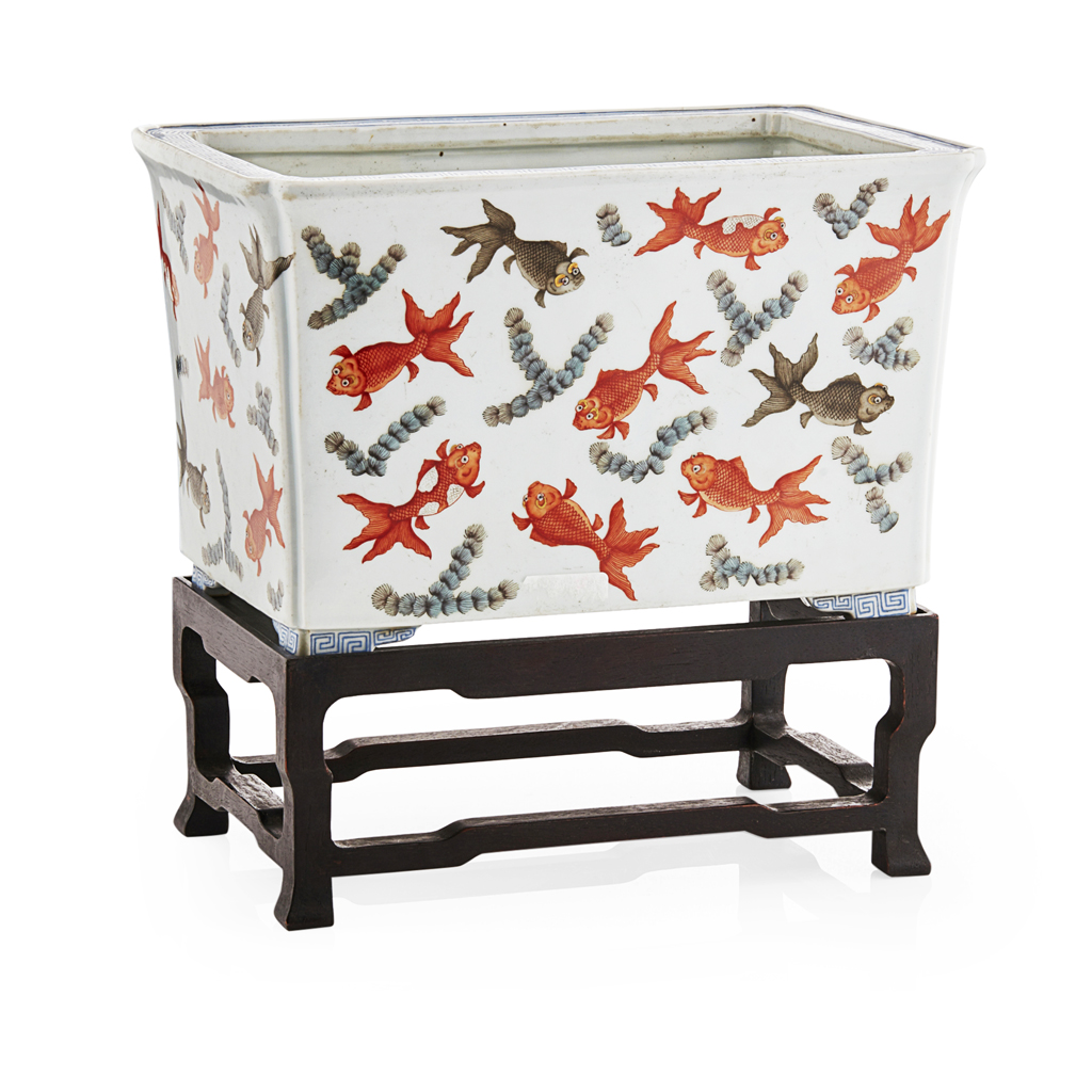 FAMILLE ROSE RECTANGULAR JARDINIÈRE