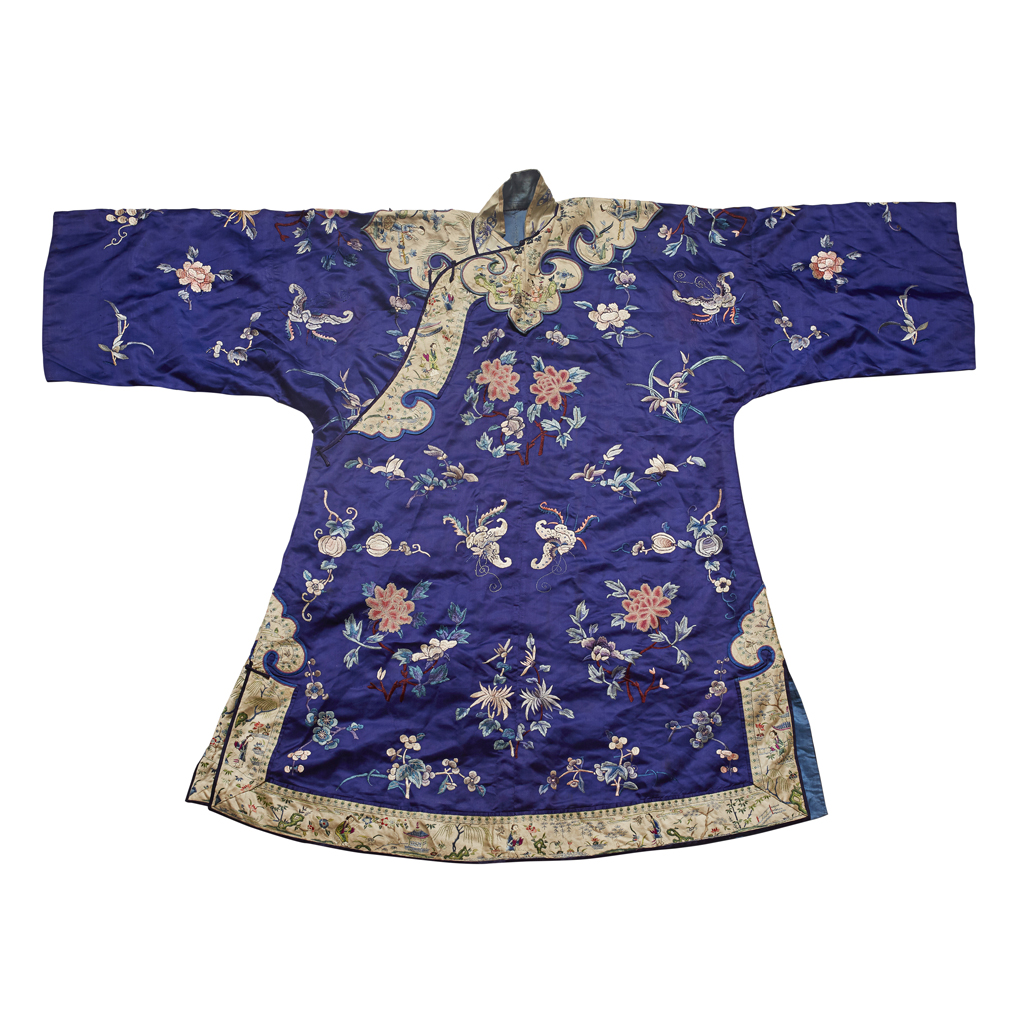 LADY'S EMBROIDERED BLUE SILK ROBE