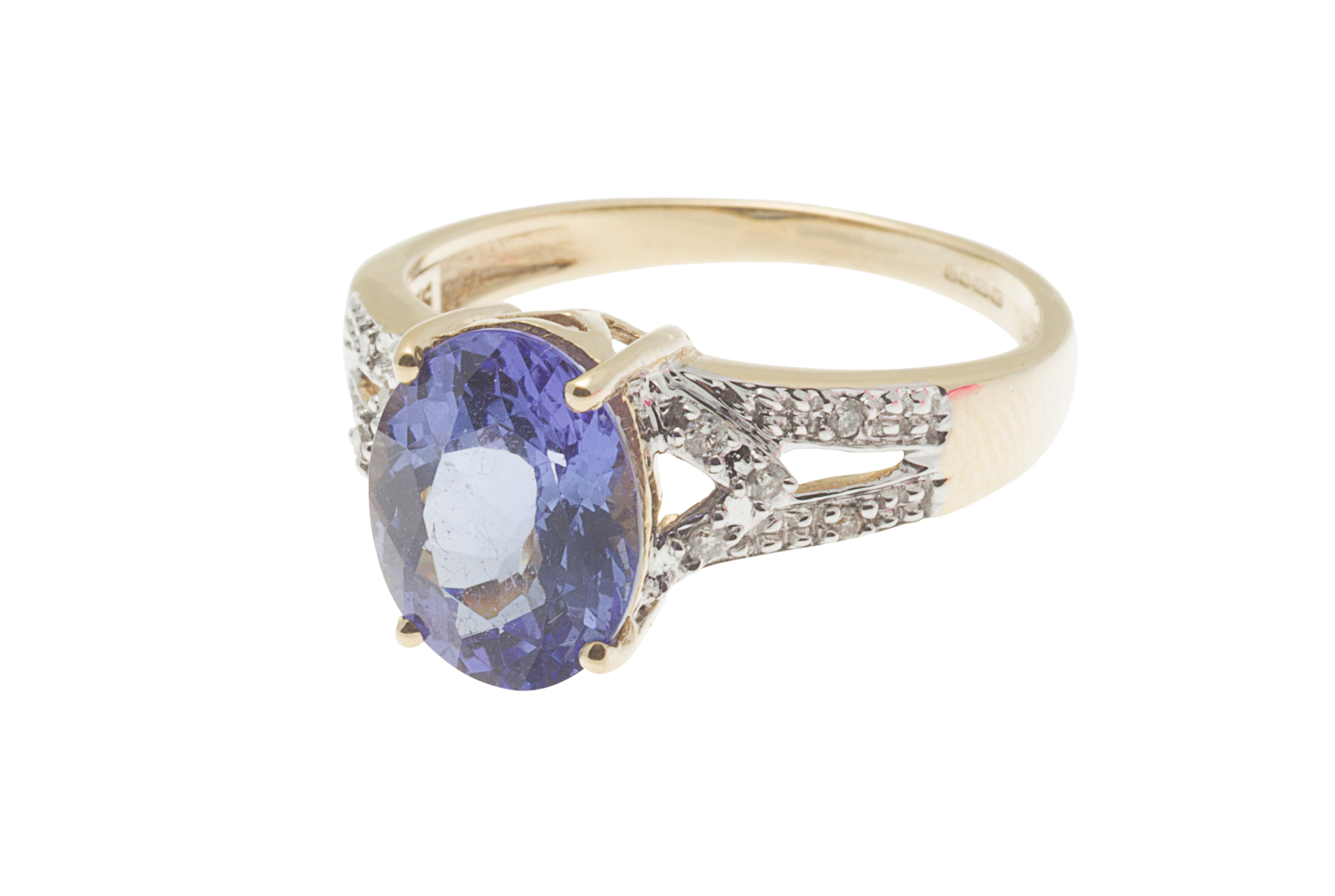 A Tanzanite set cocktail ring
