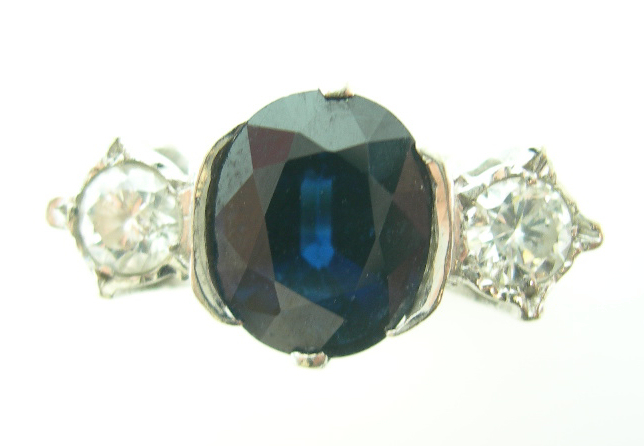 An 18ct gold mounted three-stone ring,