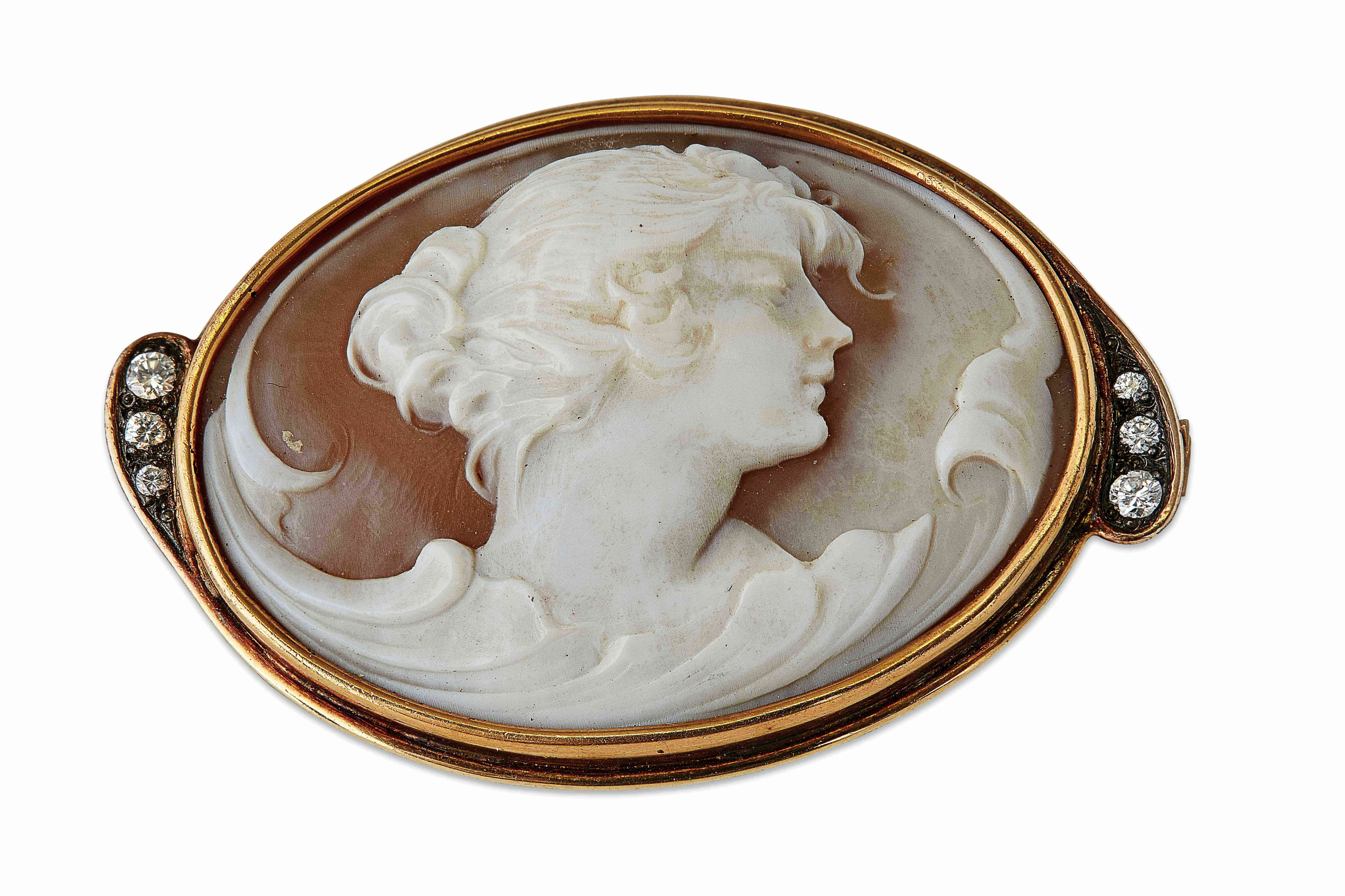 An Art Nouveau cameo brooch