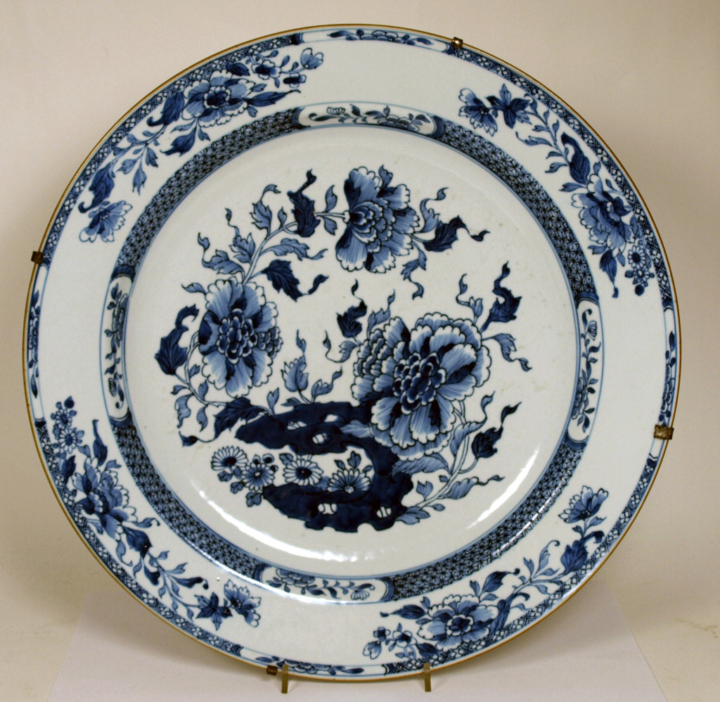 CHINESE BLUE AND WHITE CHARGER