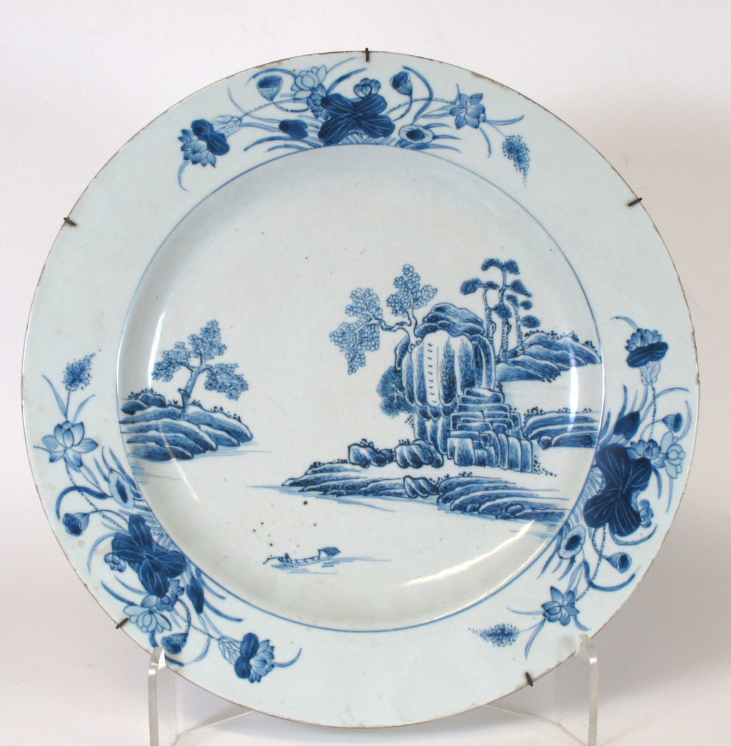 CHINESE BLUE AND WHITE PORCELAIN CHARGER