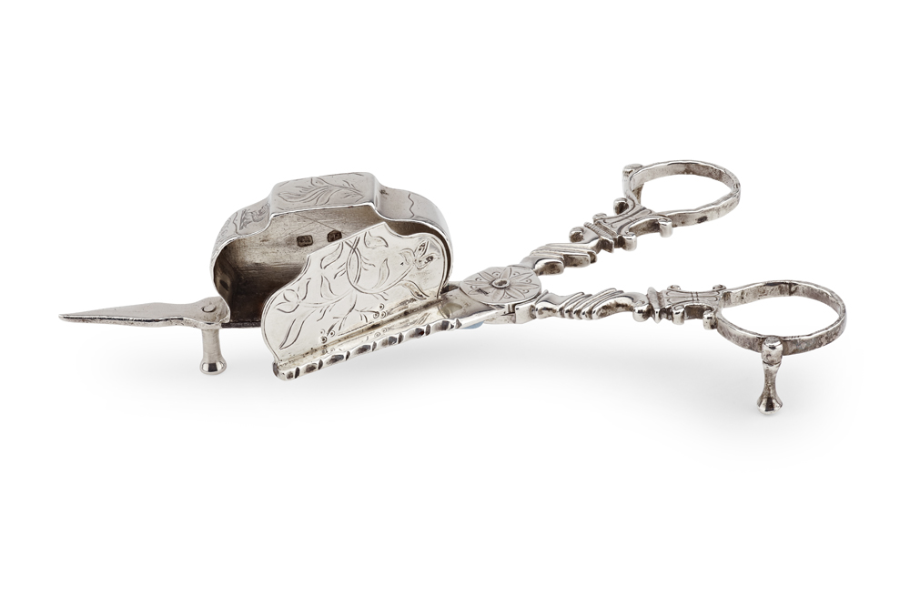 A pair of George III wick trimmer / candle snuffers