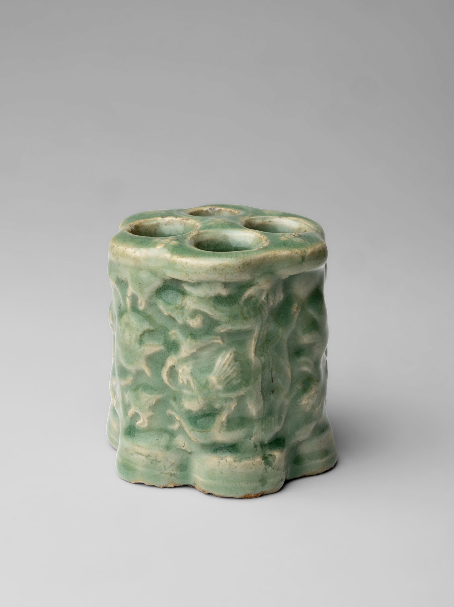 RARE CHINESE MOULDED LONGQUAN CELADON-GALZED 'DRAGON' BRUSH HOLDER