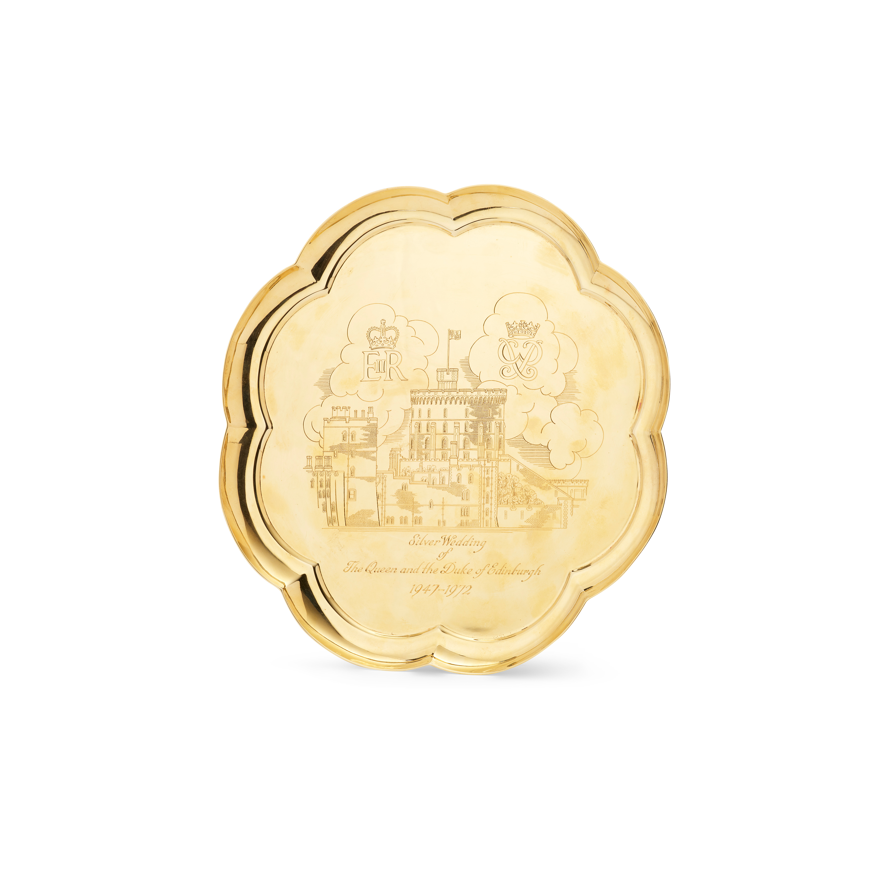 AN 18CT GOLD 'SILVER WEDDING ANNIVERSARY' DISH FOR THE QUEEN AND DUKE OF EDINBURGH