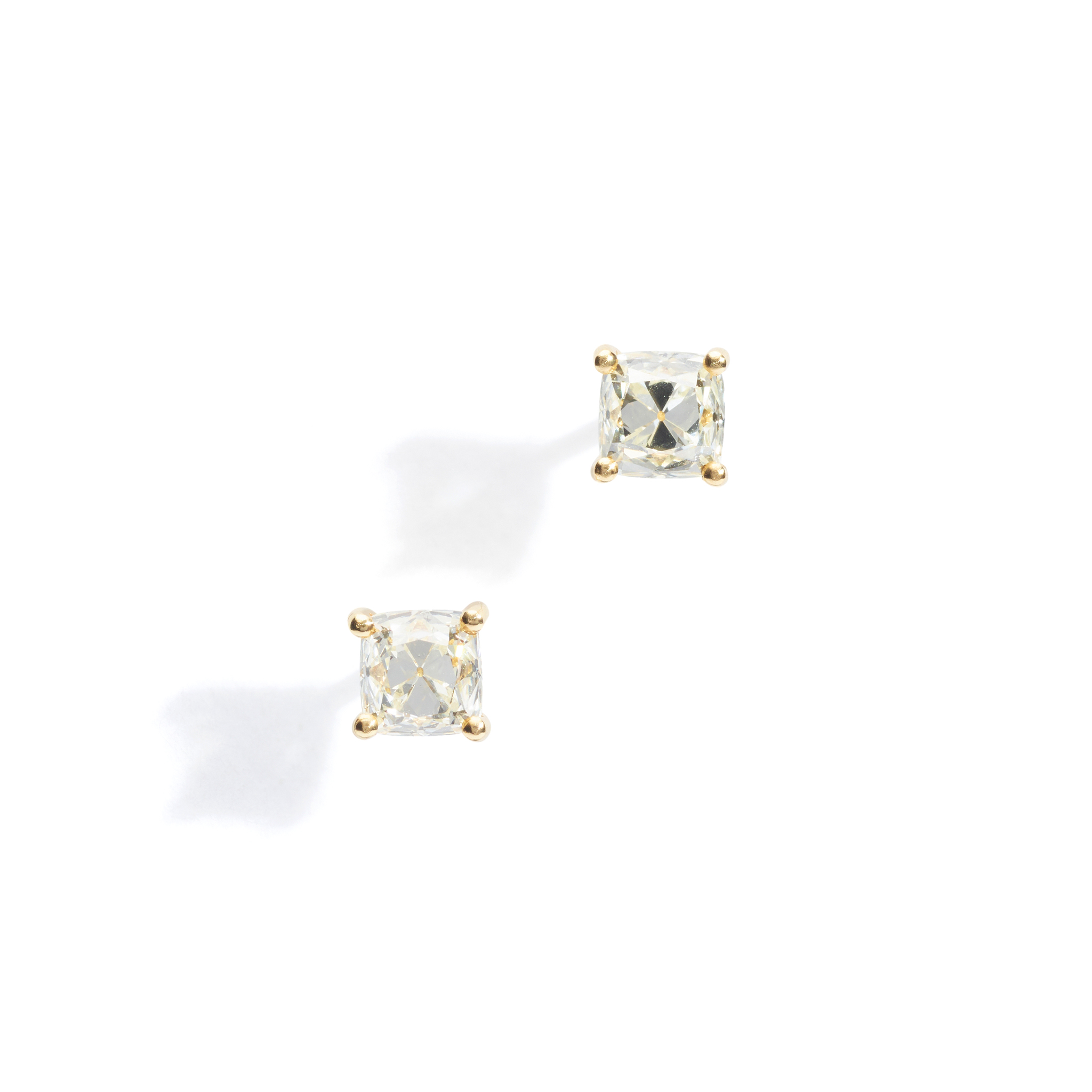 A pair of diamond earstuds