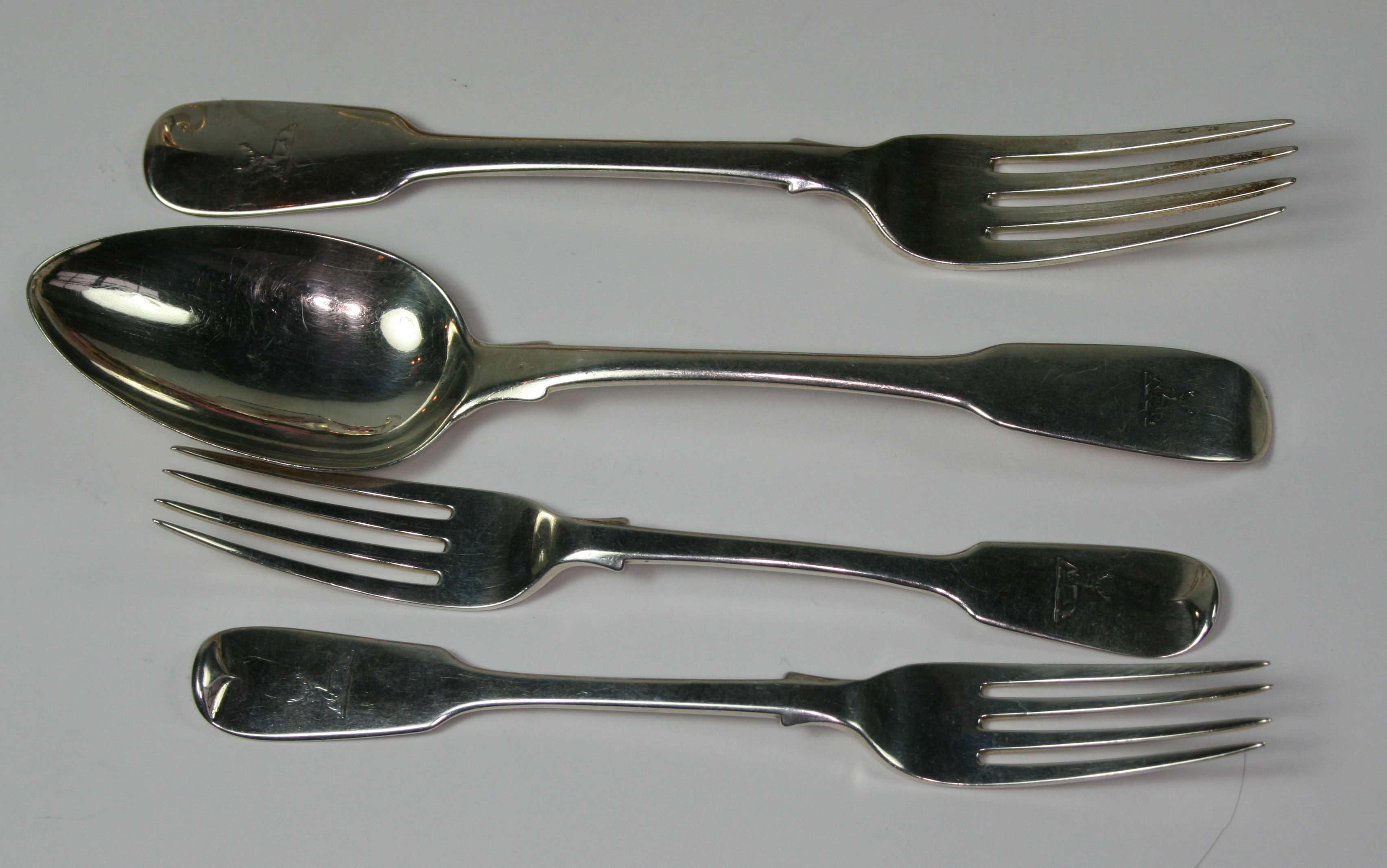 MATCHED GROUP OF SILVER FIDDLE PATTERN FLATWARE