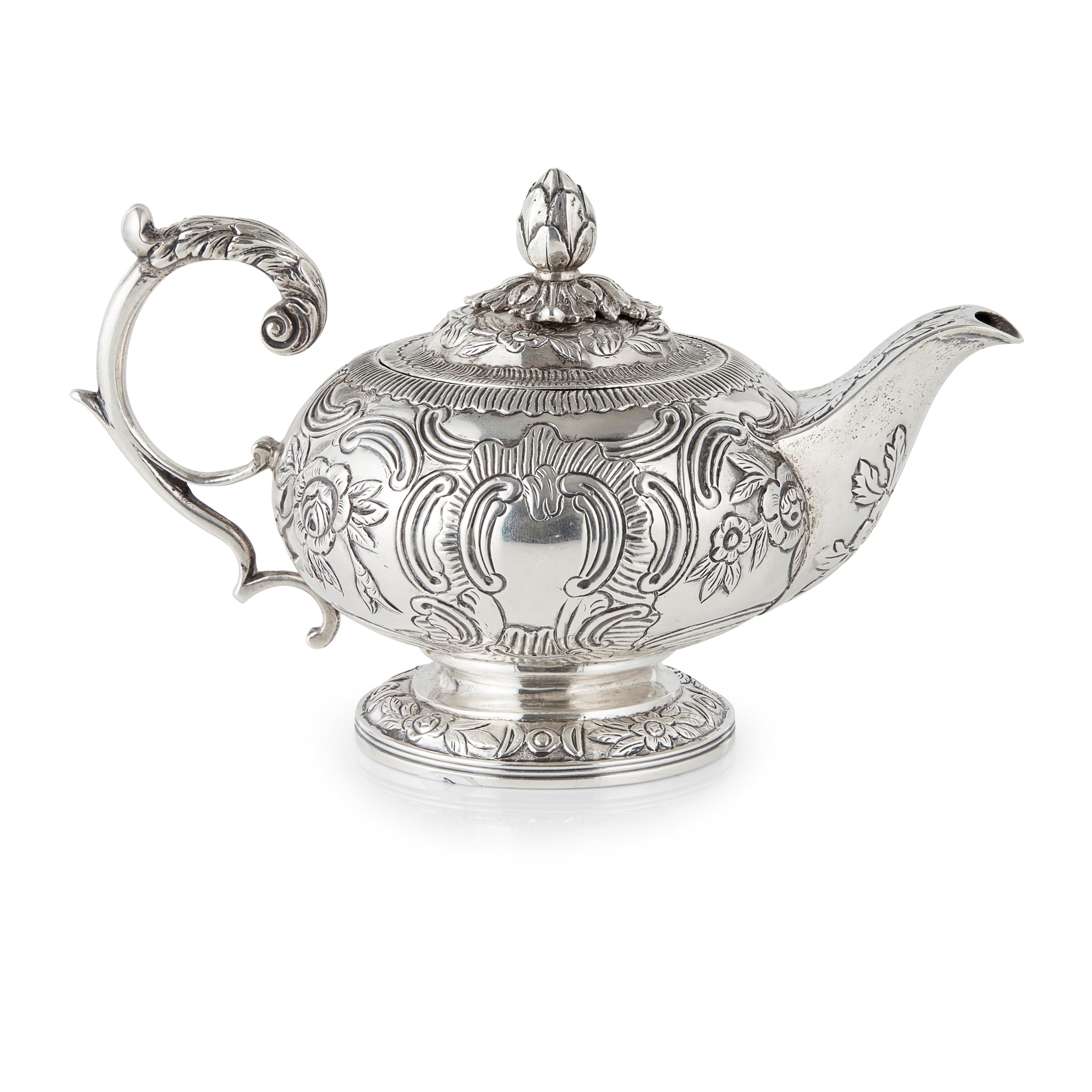 A George III small saffron pot