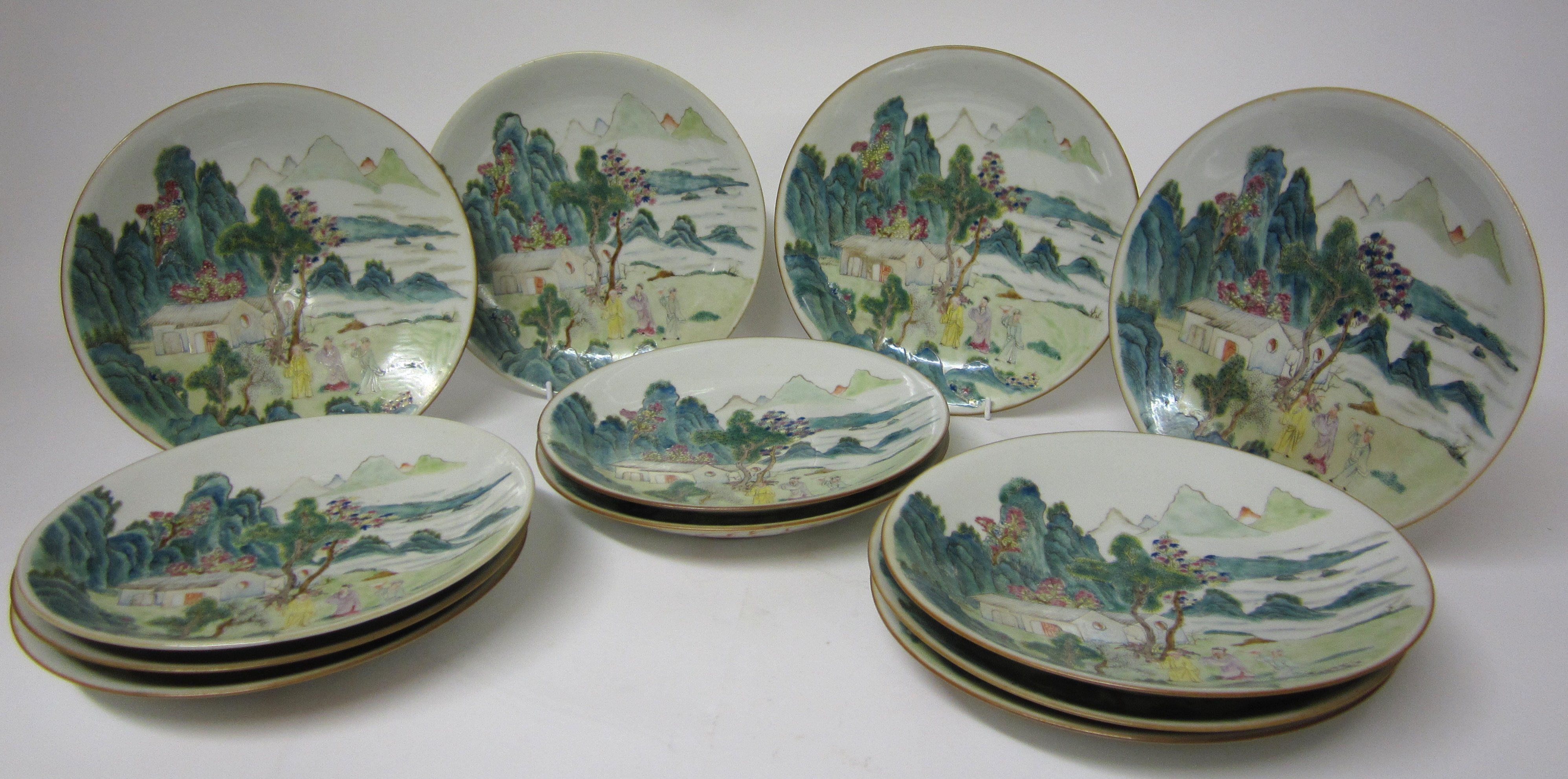 SET OF TWELVE CHINESE PORCELAIN PLATES