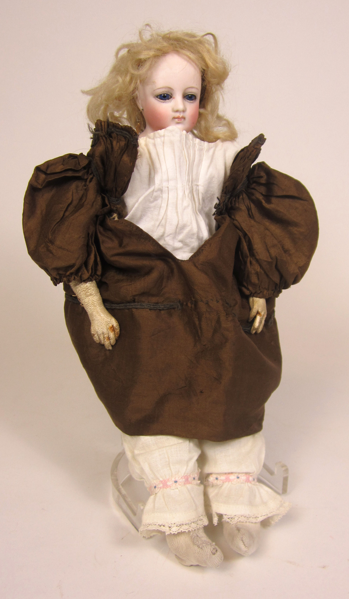 FRENCH SHOULDER HEAD FASHION DOLL