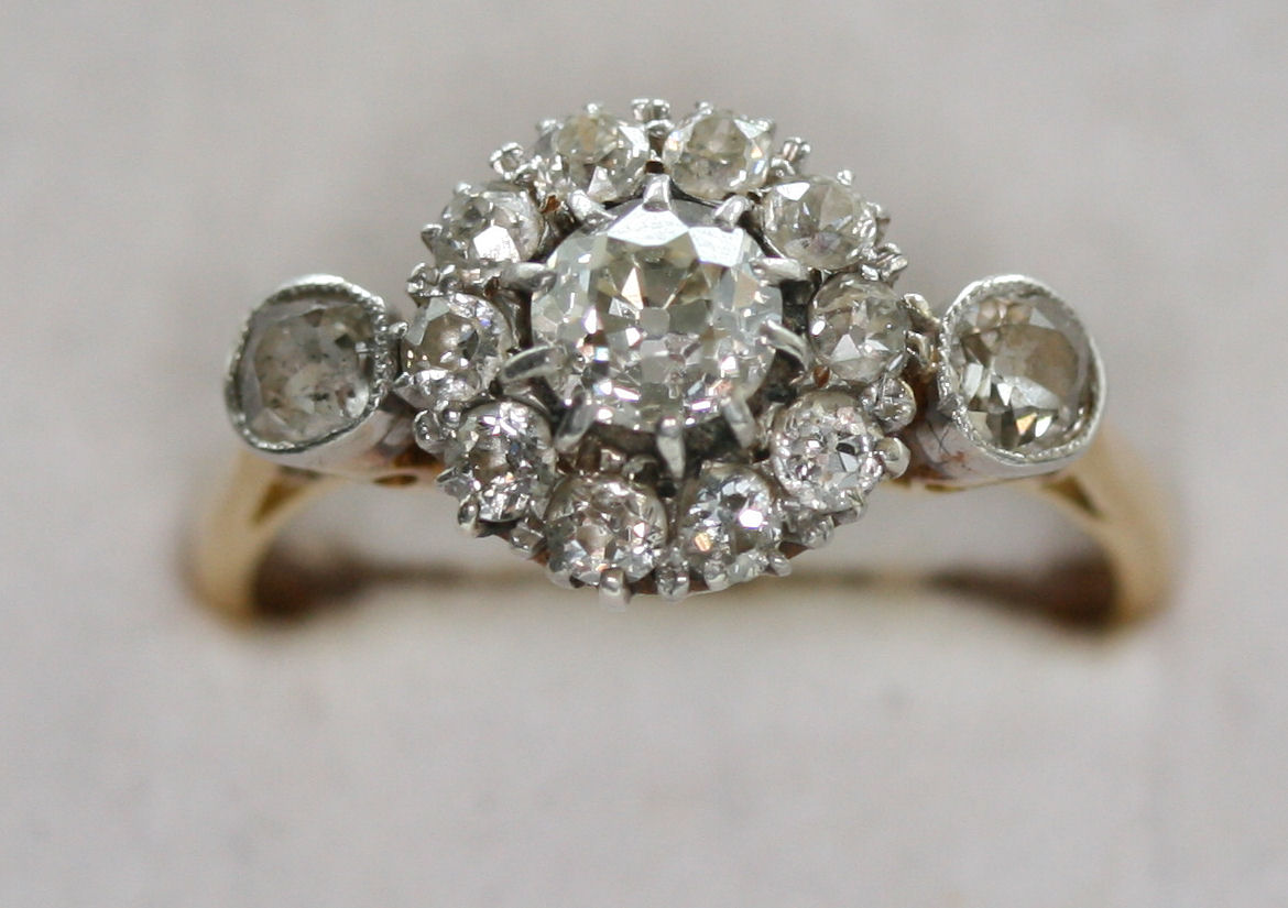 A diamond cluster ring