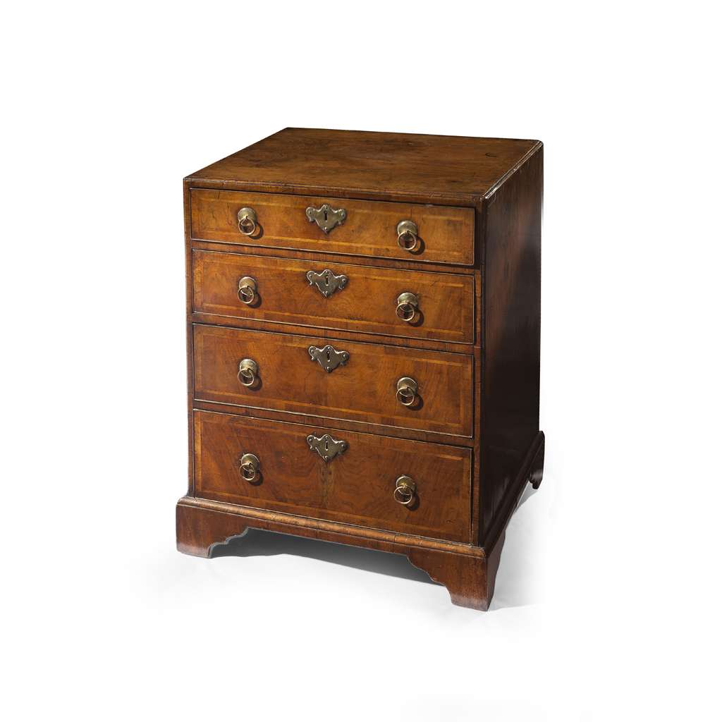 A GOOD GEORGE I WALNUT CADDY TOP CHEST OF DRAWERS