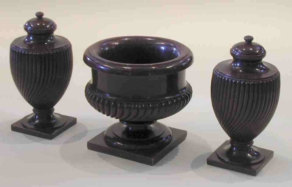 A simulated porphyry garniture,