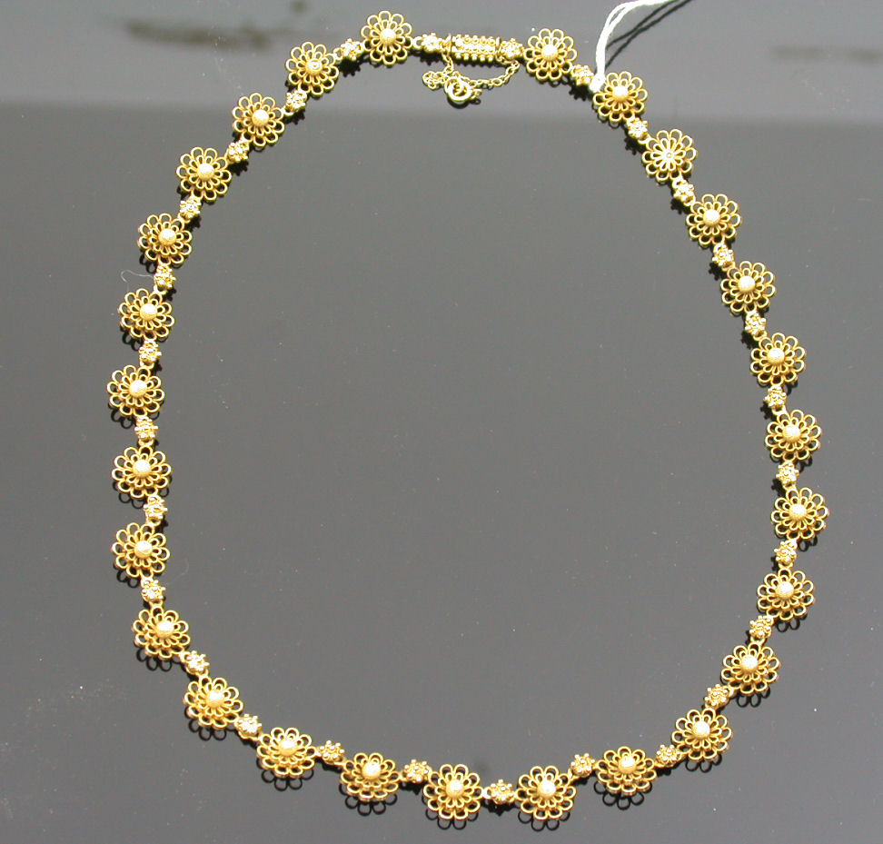 A cannetille work necklace,