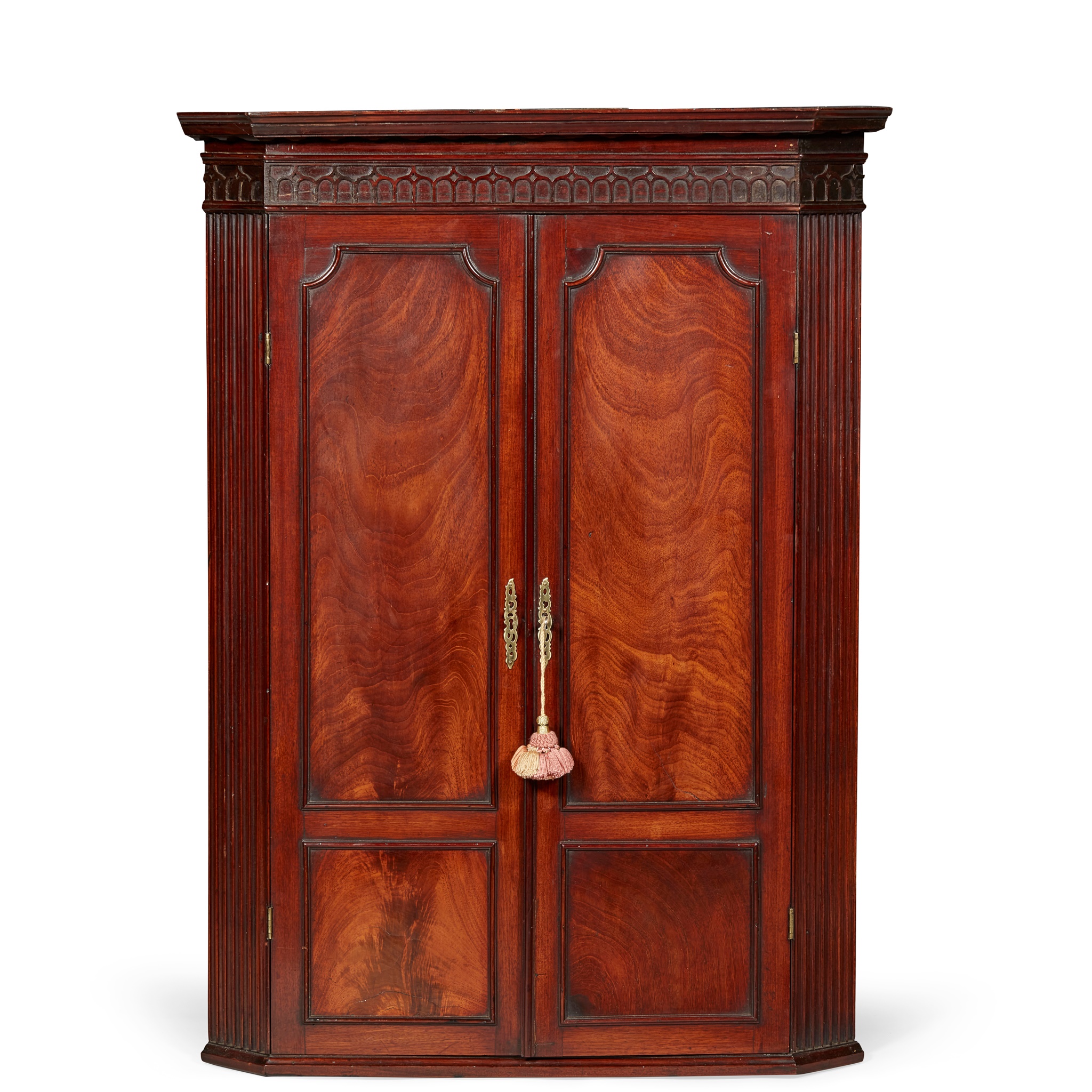 EARLY GEORGE III MAHOGANY HANGING CORNER CUPBOARD