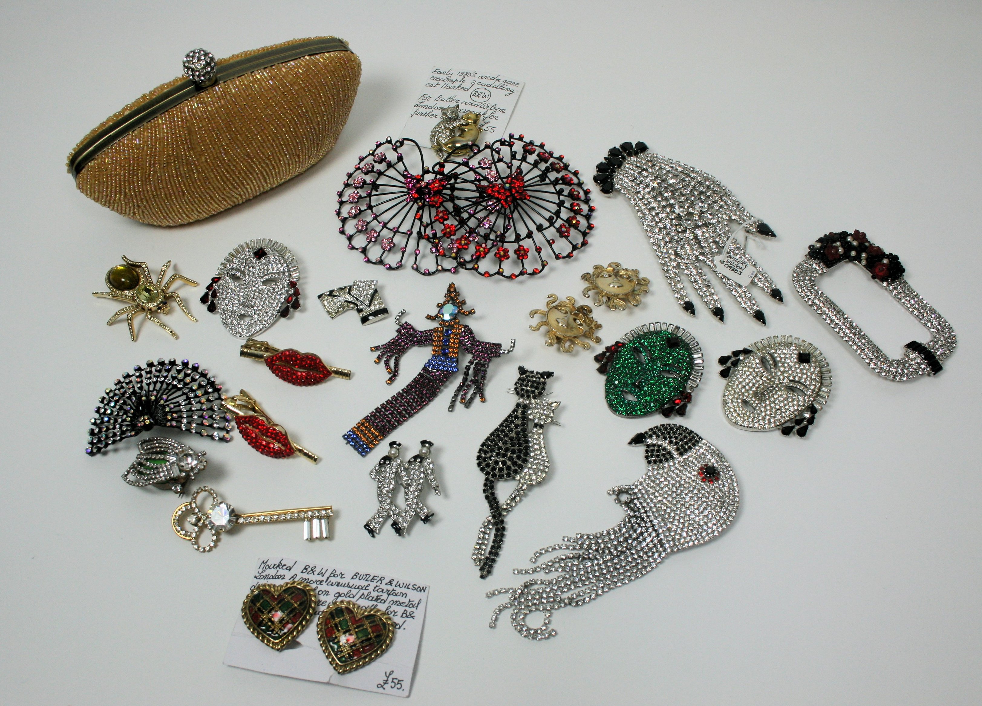 BUTLER & WILSON - An art deco style brooch