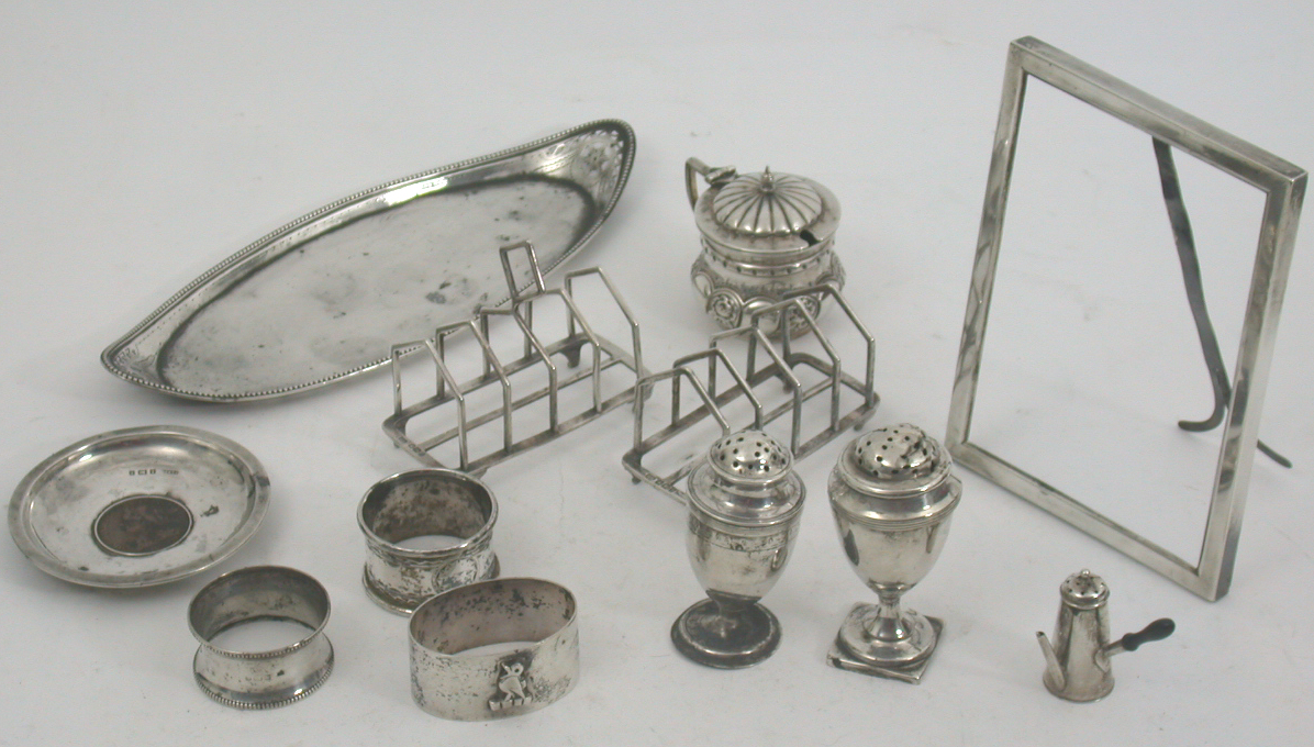 A George III snuffers tray,