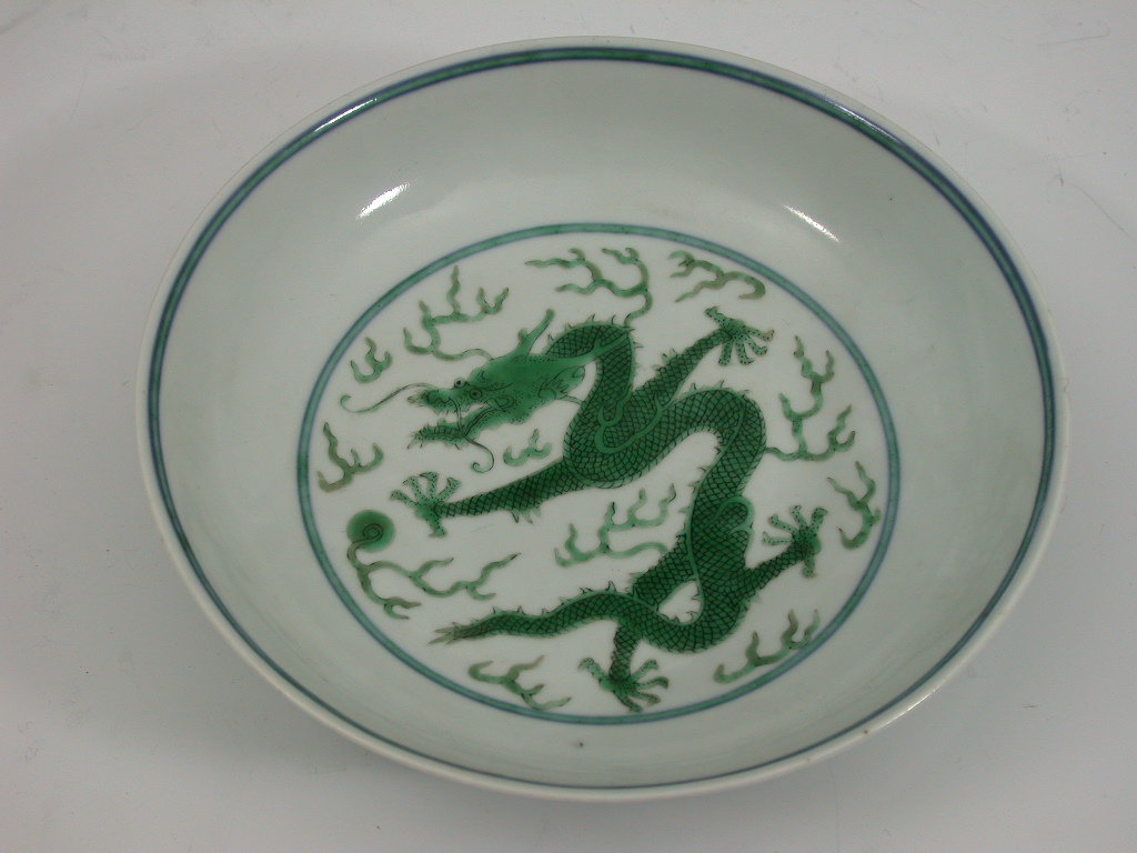 A pair of Chinese famille vert saucer dishes