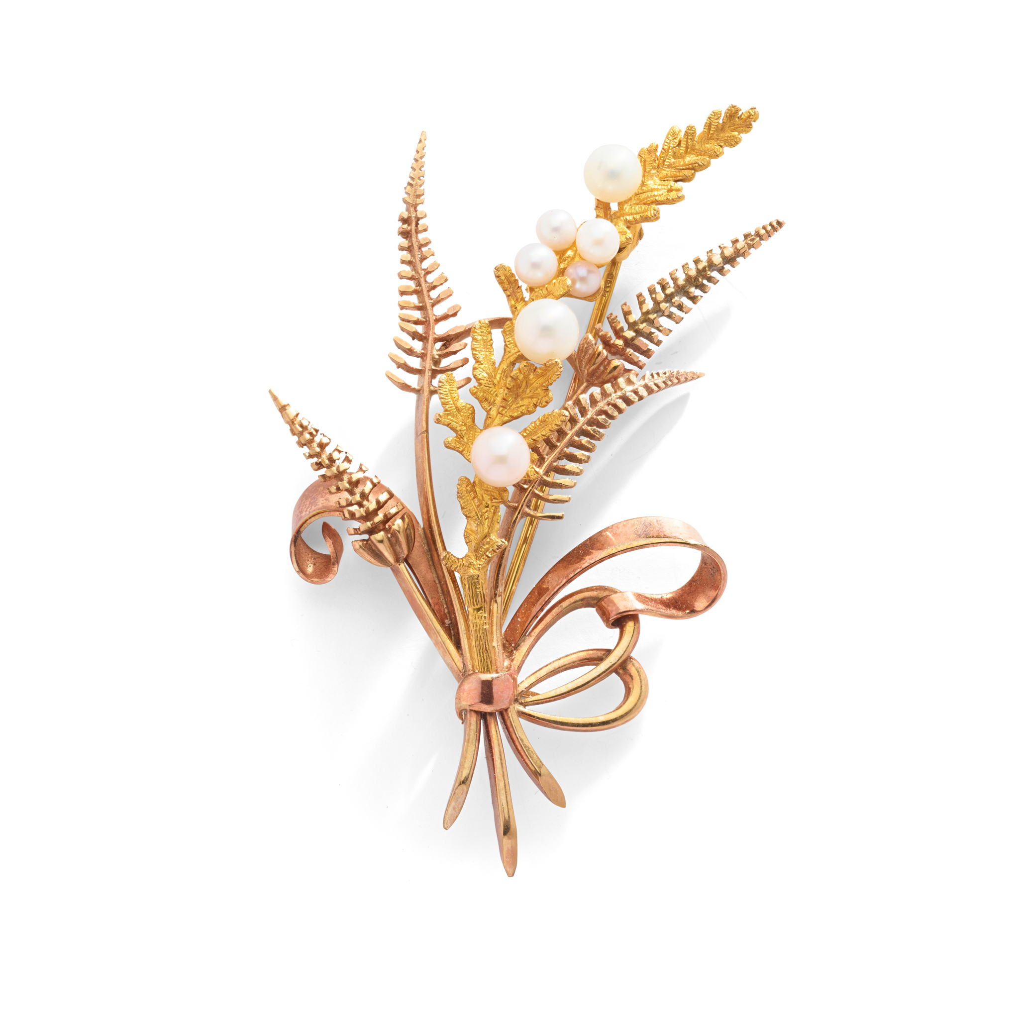 CAIRNCROSS OF PERTH: A 9CT GOLD SCOTTISH FRESHWATER PEARL 'FERN' BROOCH