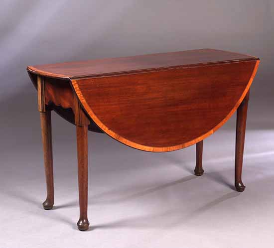 A George III mahogany gate leg table