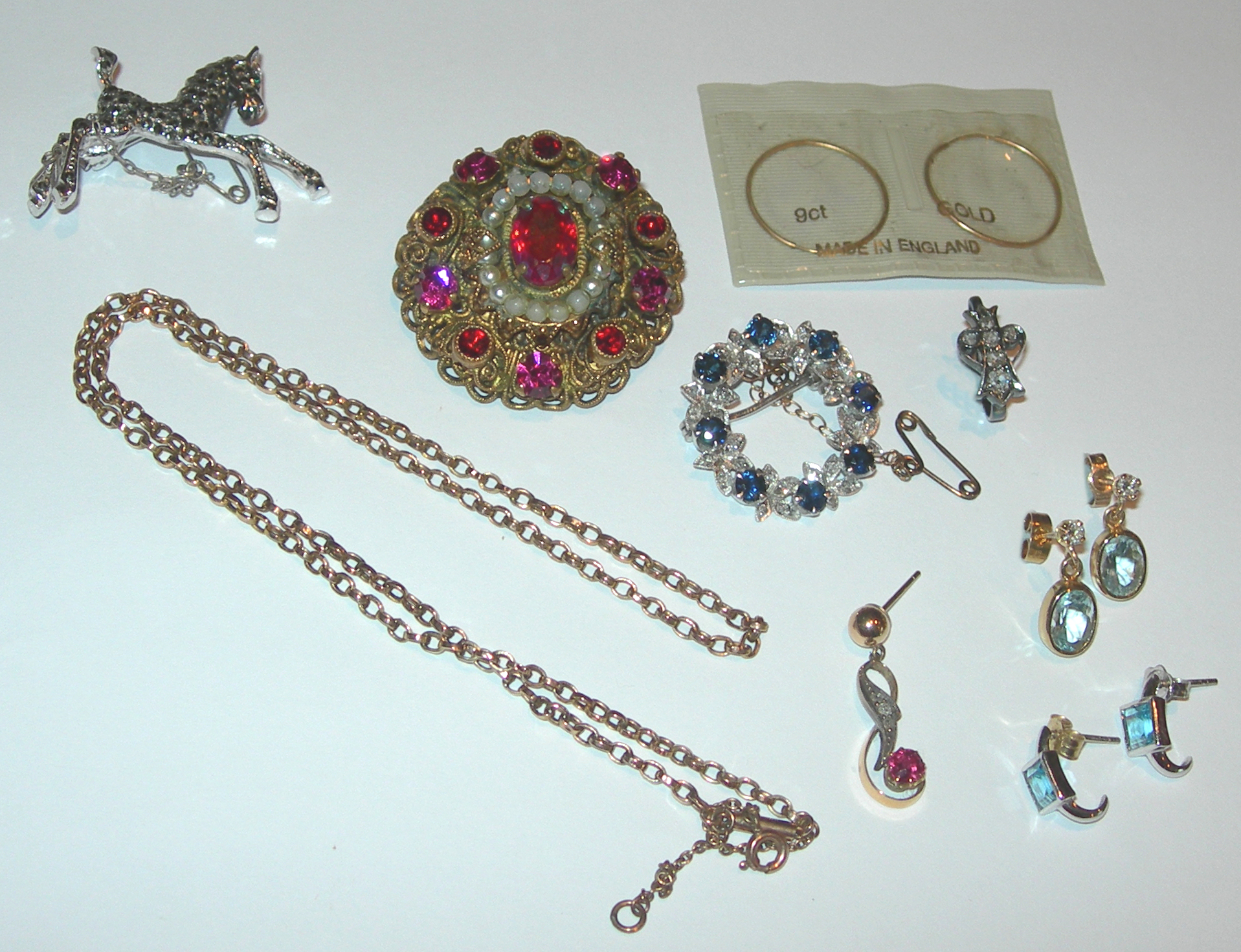 A modern 9ct white gold mounted sapphire and diamond set brooch,