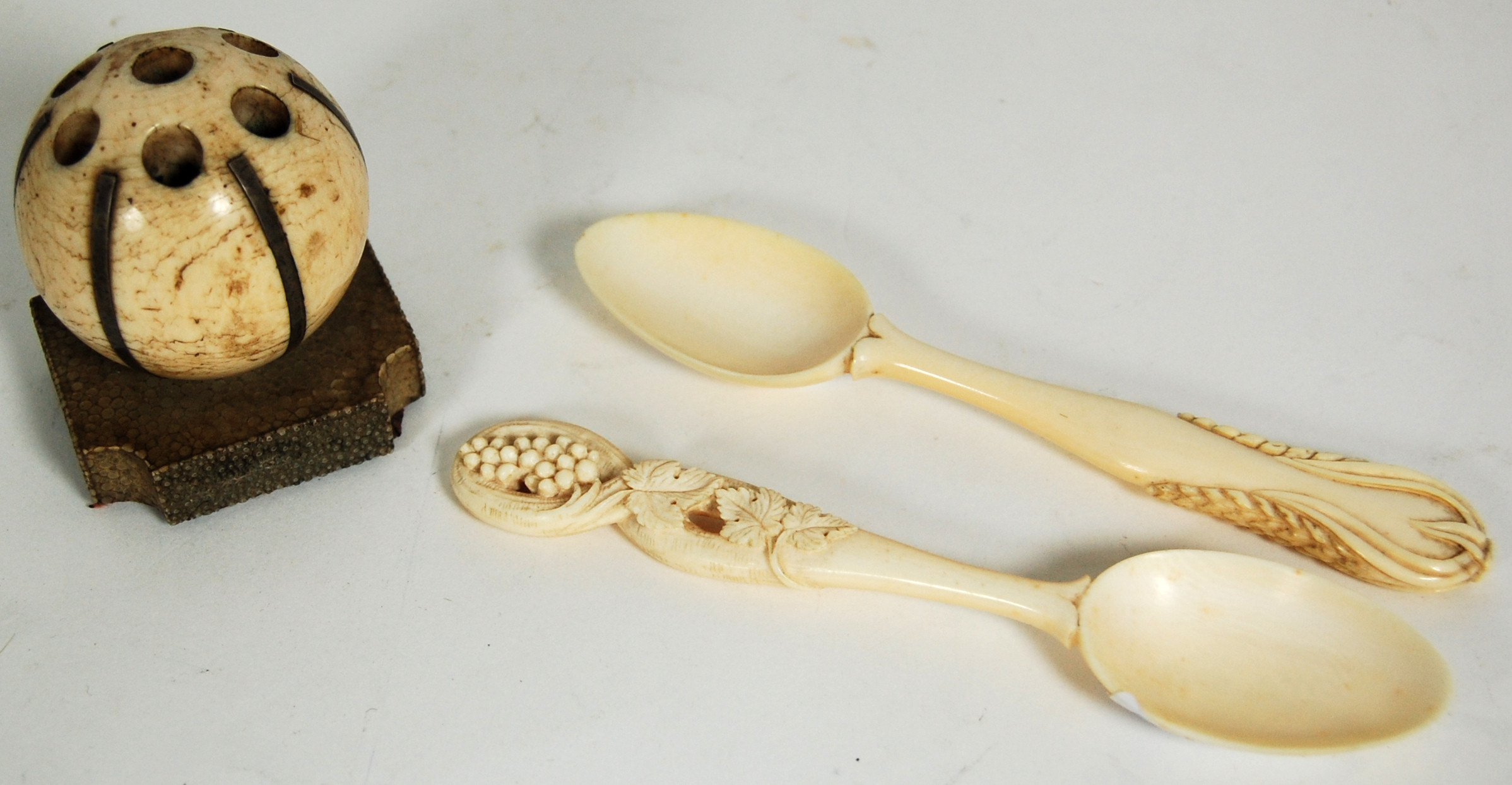 CONTINENTAL IVORY PAGE TURNER