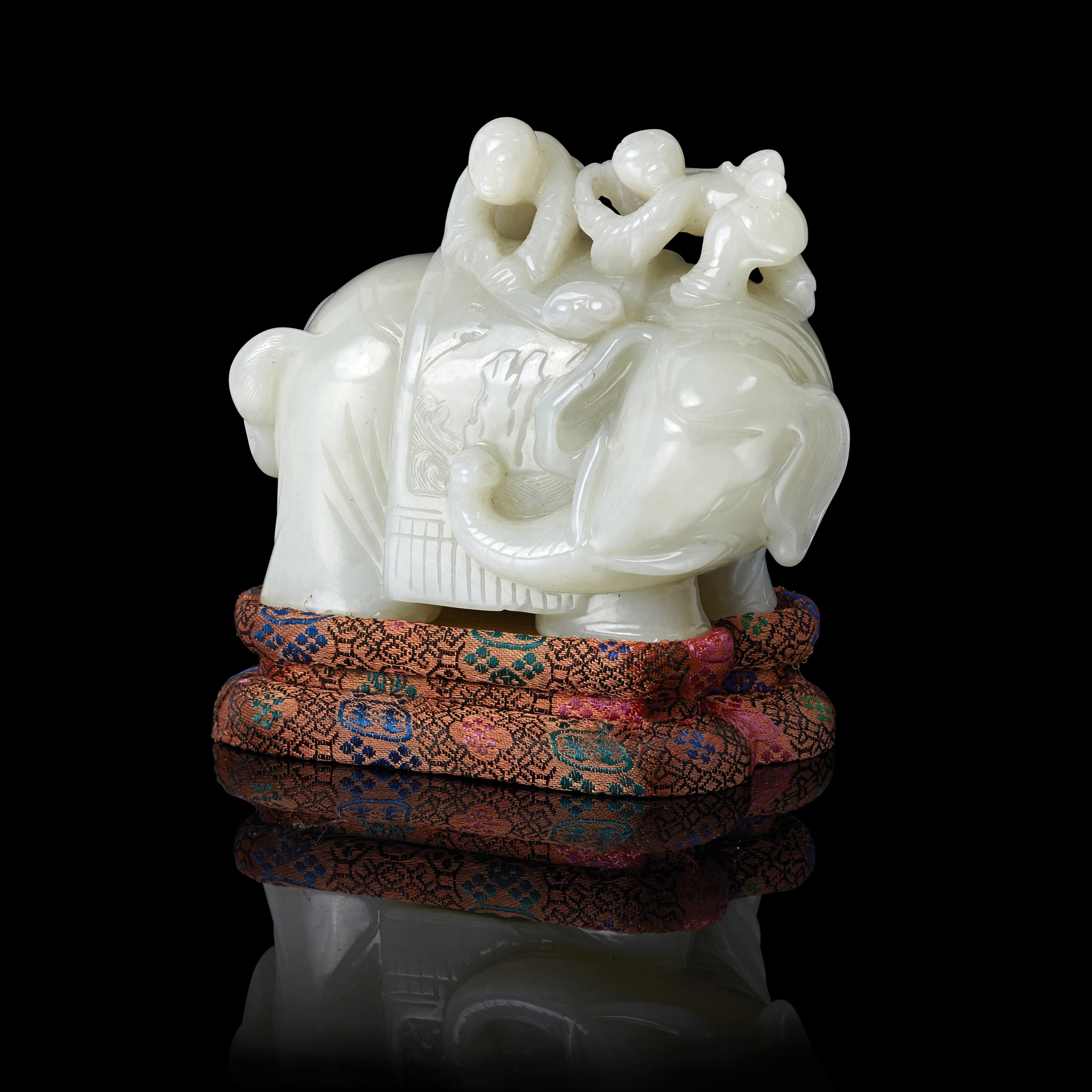 WHITE JADE 'ELEPHANT' CARVING