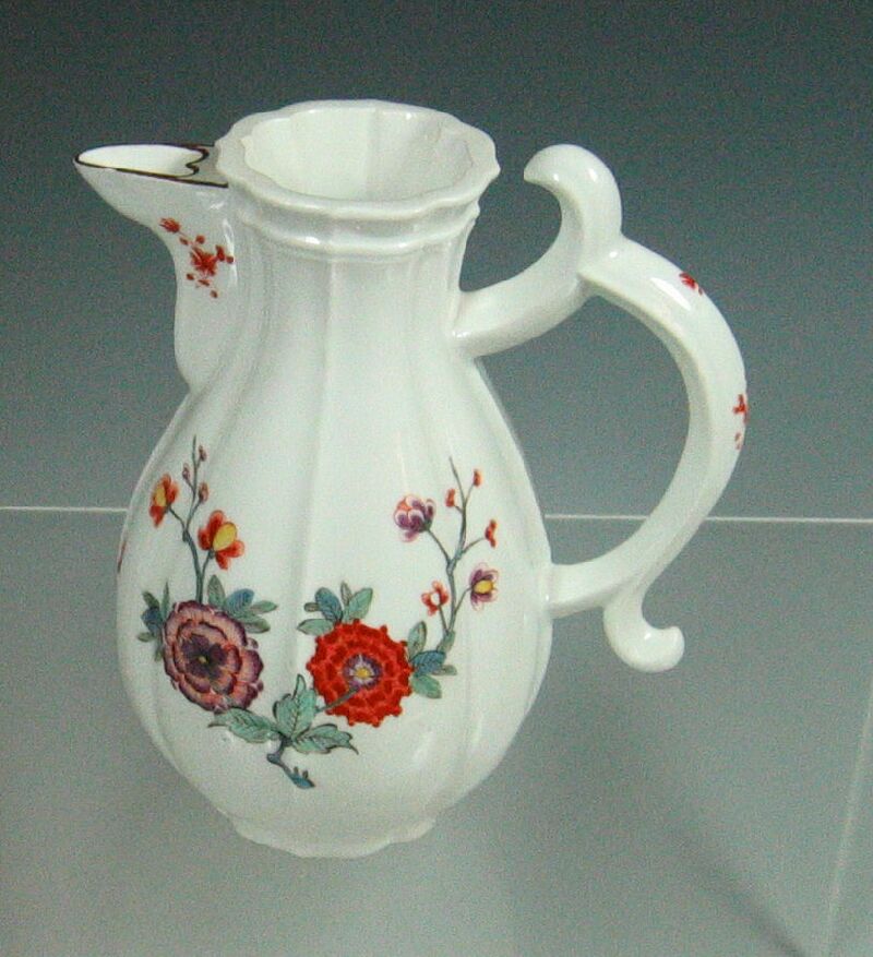 A Meissen Kakiemon pattern coffee pot