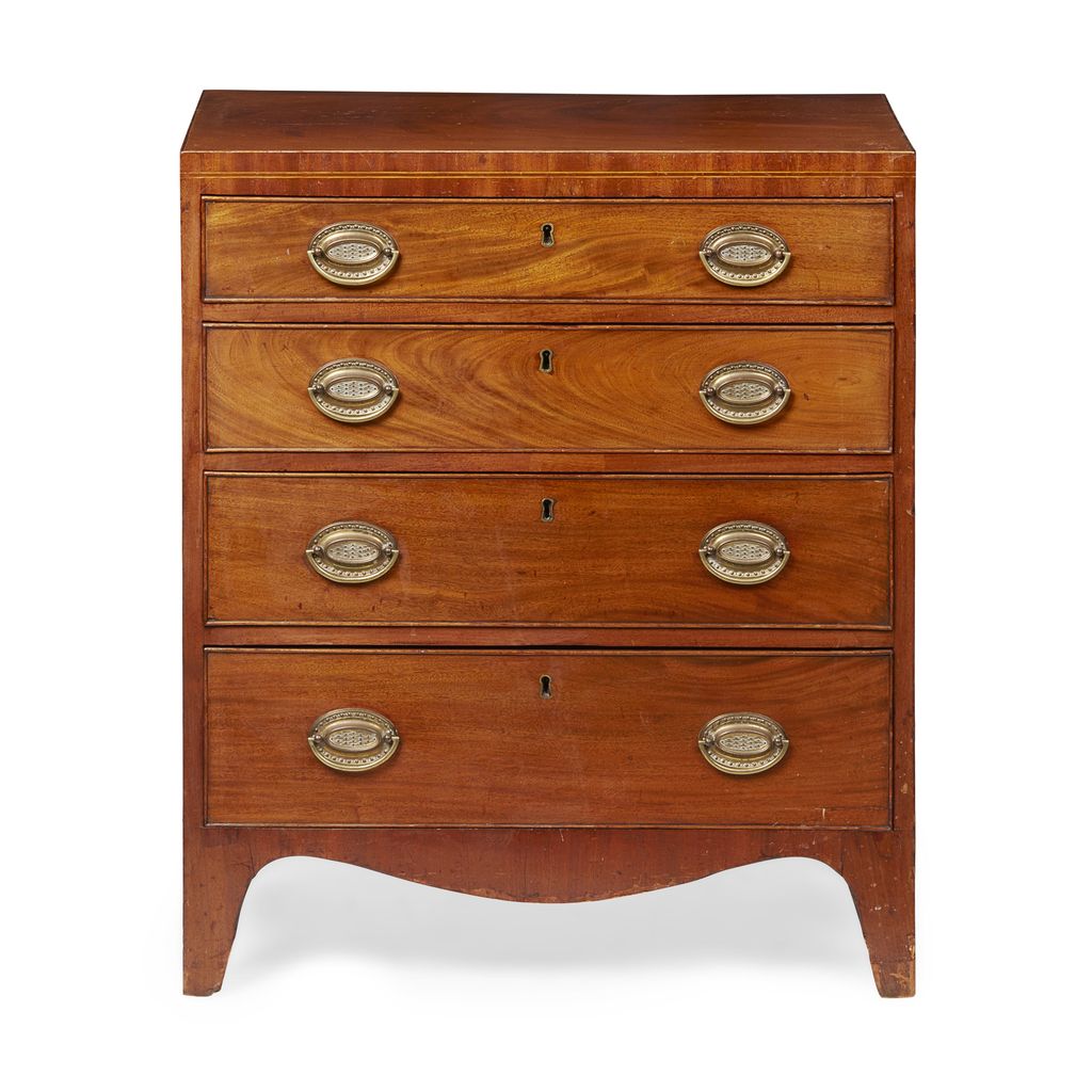 GEORGE III MAHOGANY CADDY TOP CHEST OF DRAWERS