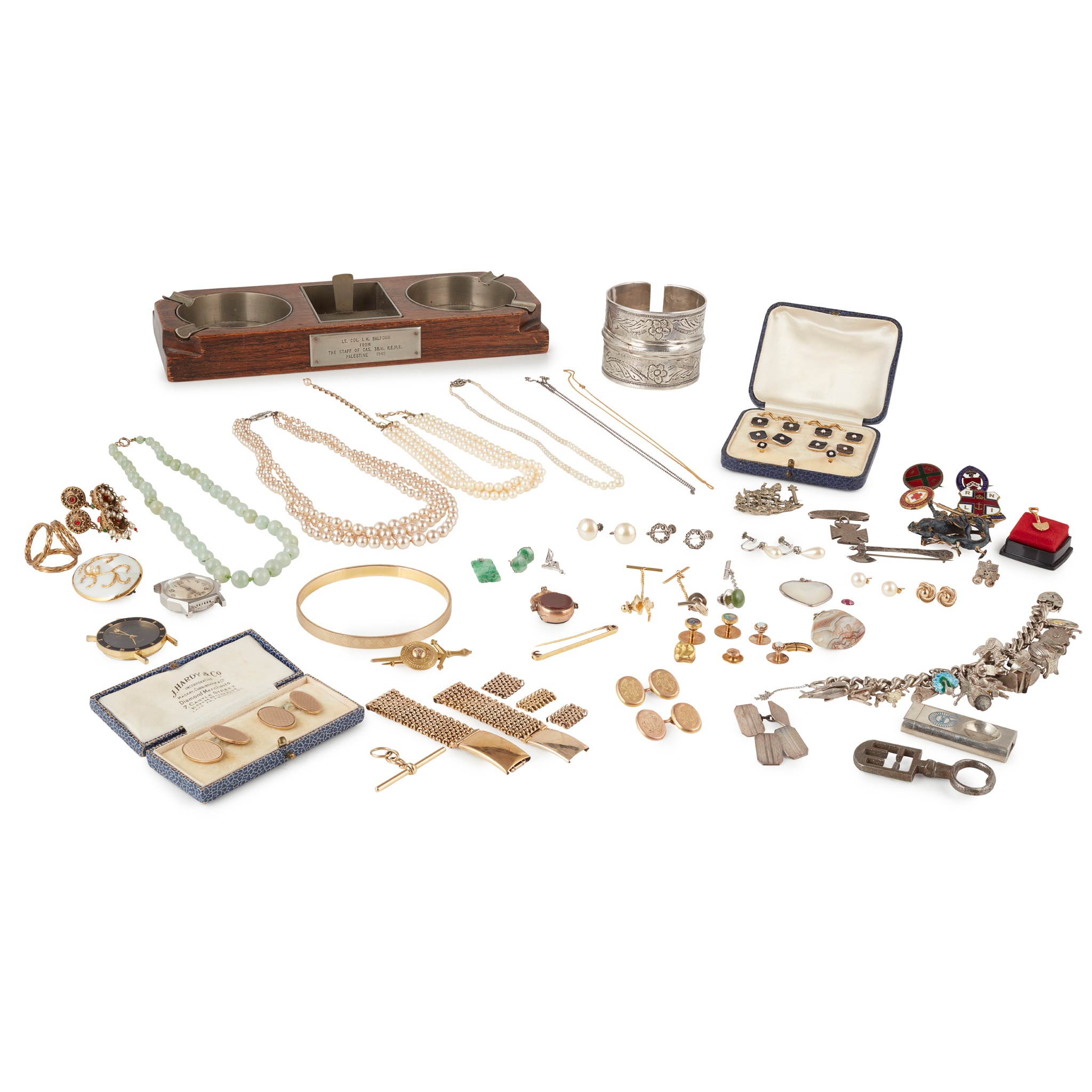 A collection of jewellery