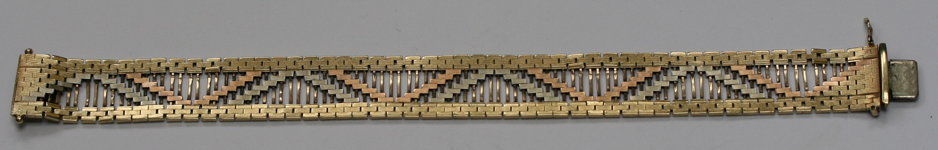 A 9ct gold flexible bracelet