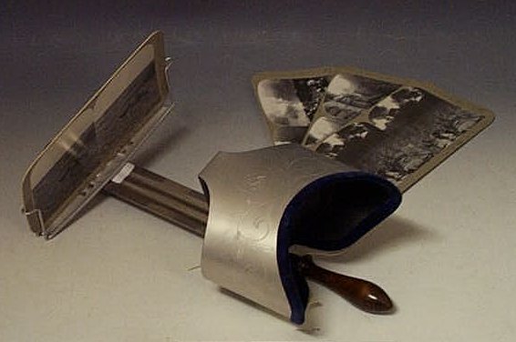 An early 20th century stereoscopic viewer,
