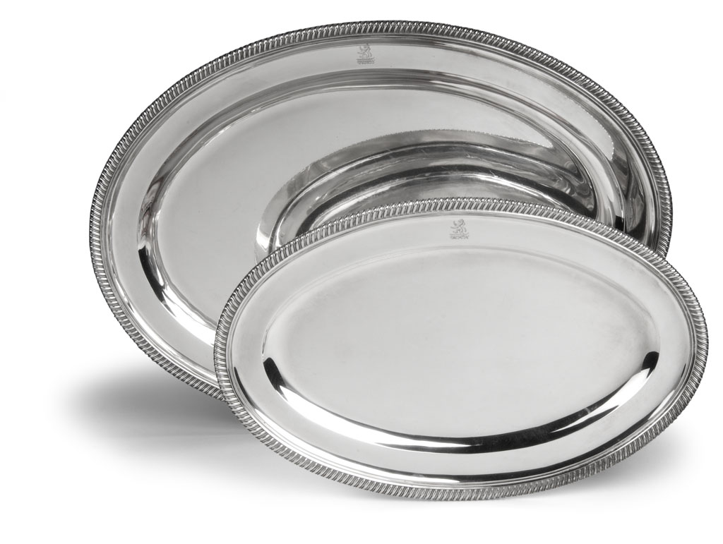 A pair of silver meat dishes in sizes, Goldsmiths & Silversmiths Co. Ltd., London, 1936