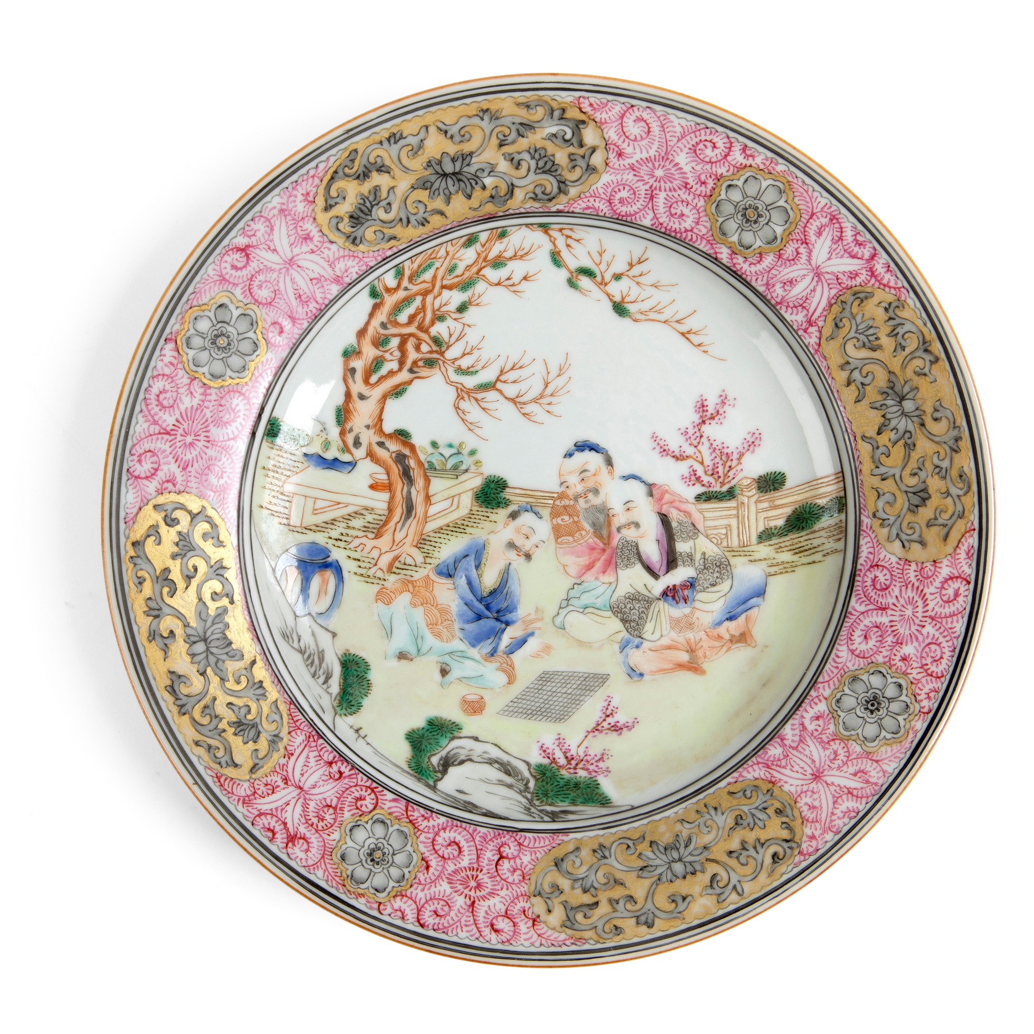GRISAILLE-DECORATED FAMILLE ROSE 'CHESS' PLATE