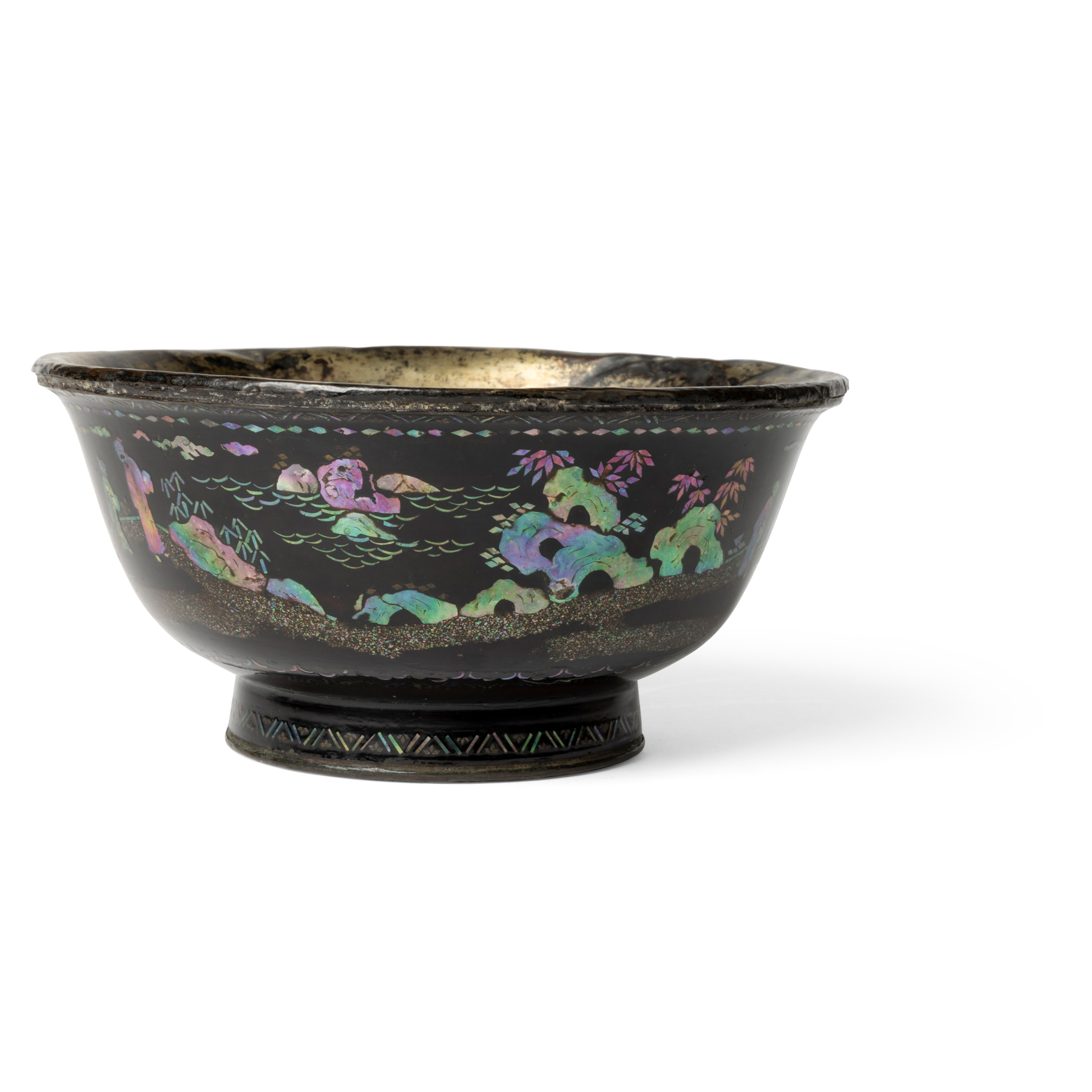 LARGE CHINESE MOTHER-OF-PEARL INLAID 'FIGURAL' BOWL