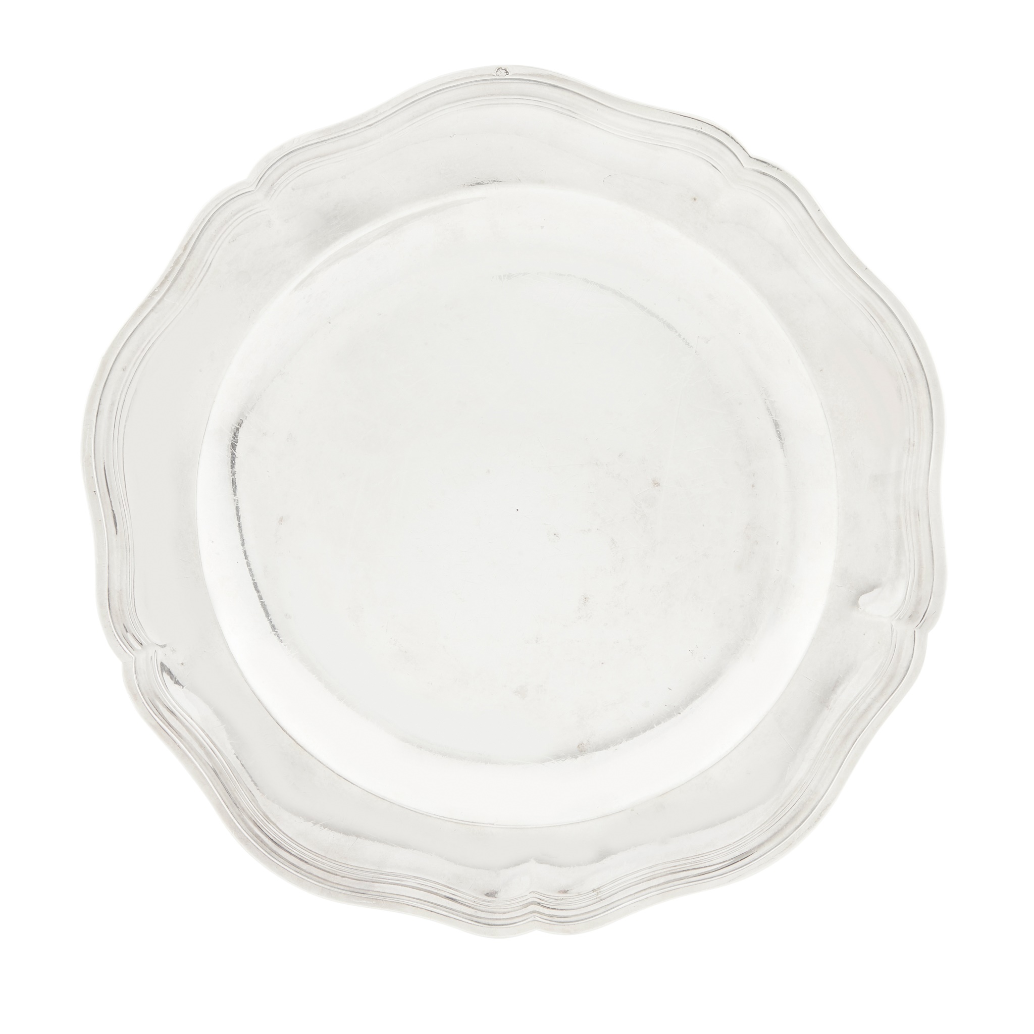 A CONTINENTAL MID 18TH CENTURY MAIN COURSE PLATE