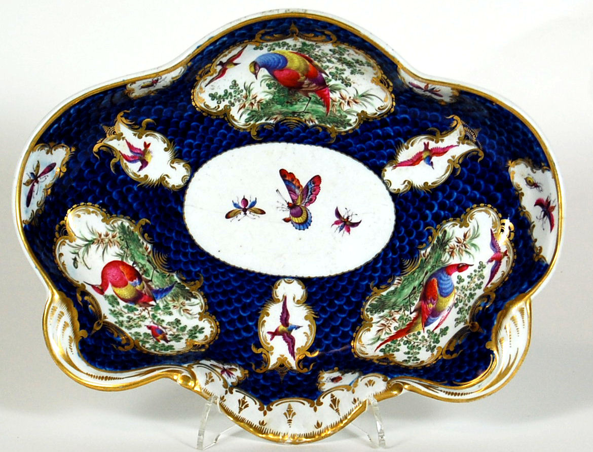 An early 19th century Chamberlains Worcester porcelain dessert dish