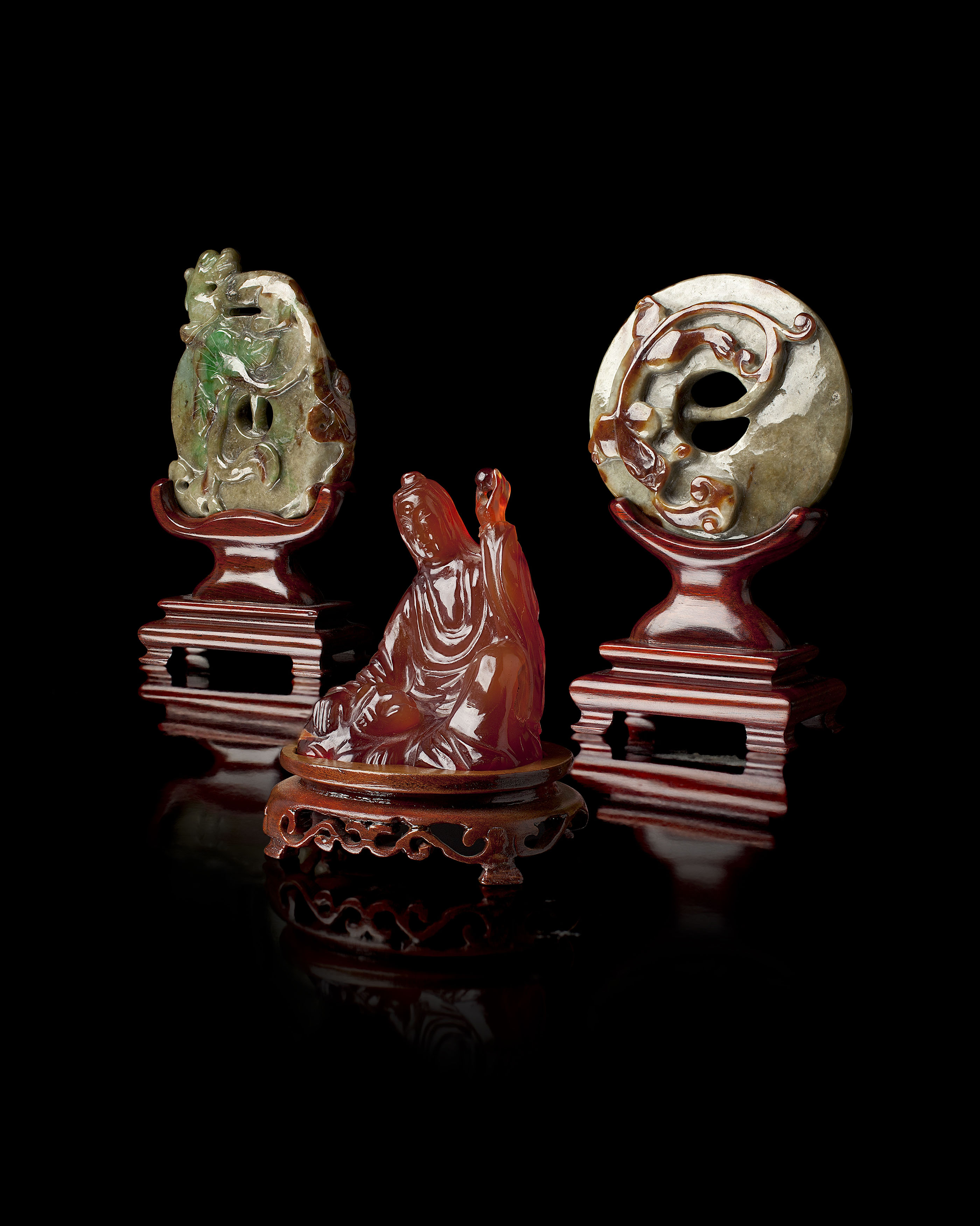 GROUP OF SMALL CHINESE HARDSTONE OBJECTS