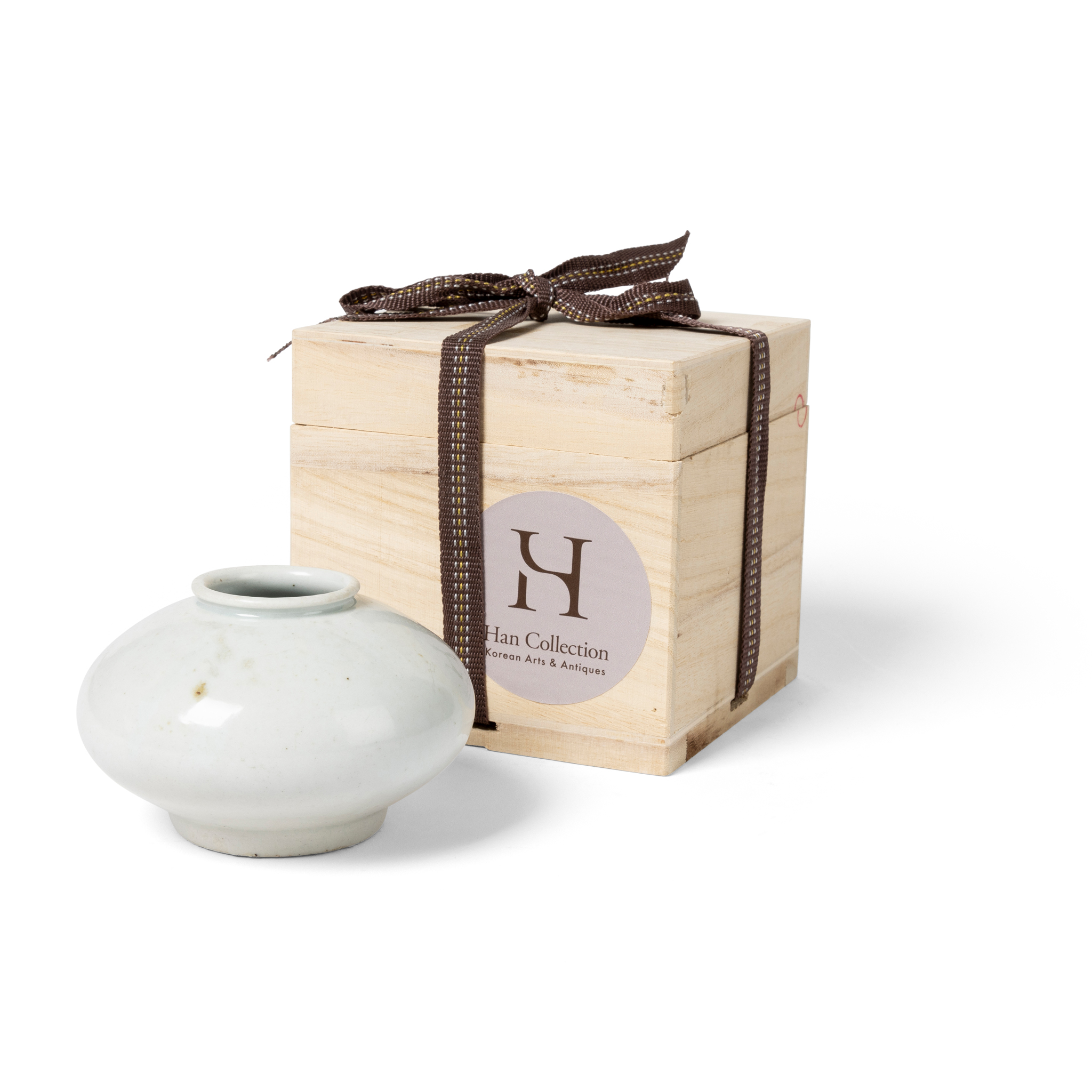 KOREAN WHITE PORCELAIN BRUSH WASHER, PILSE