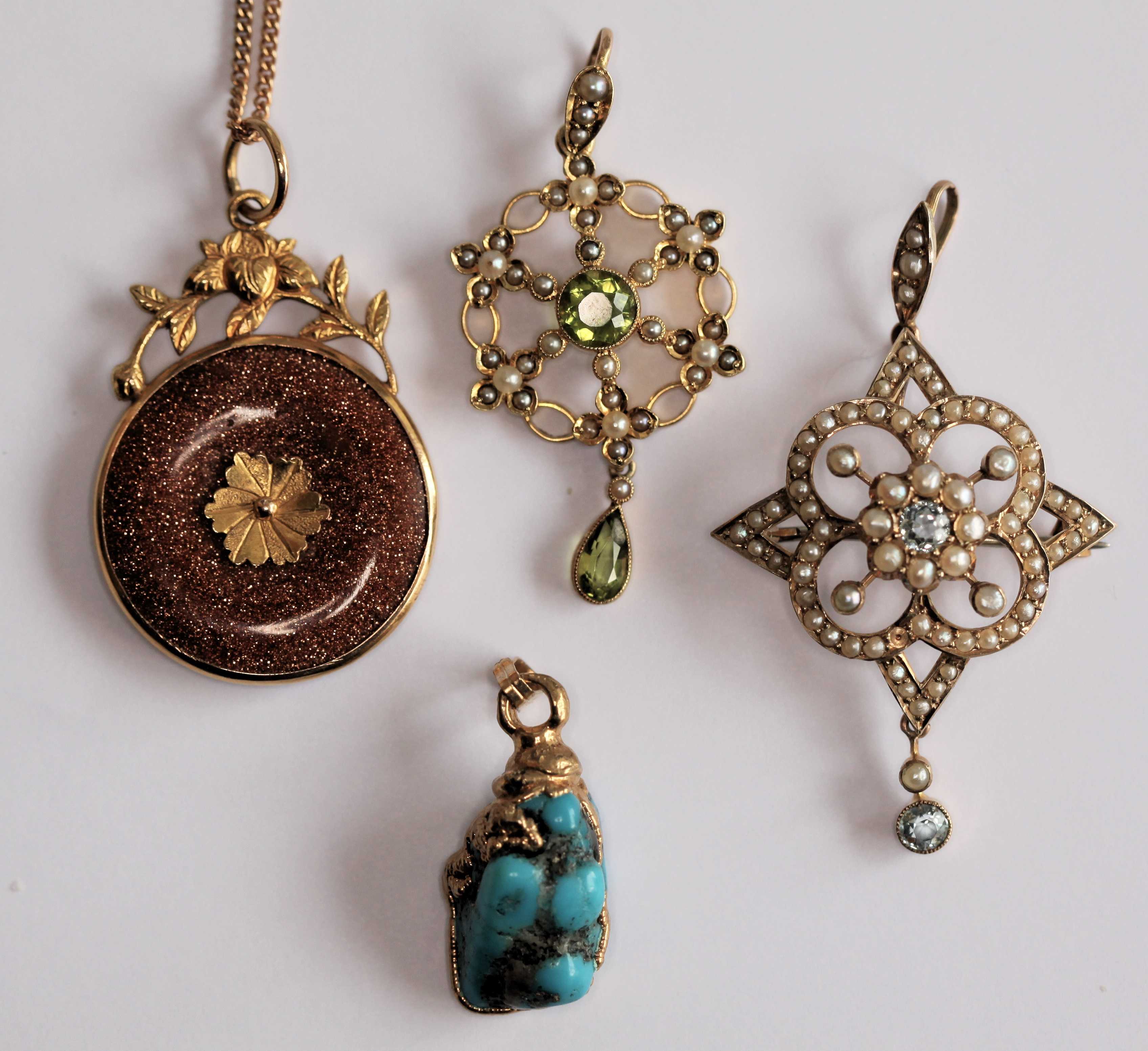 A seed pearl and peridot set pendant