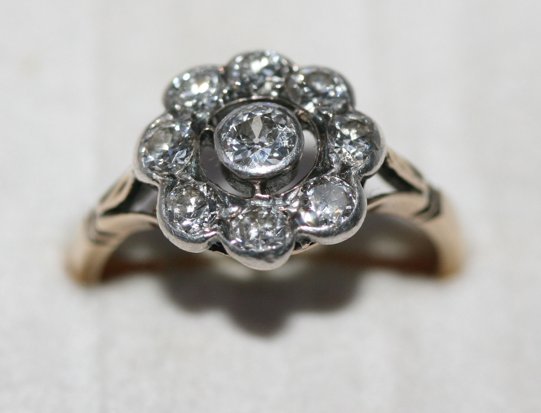 A diamond cluster ring