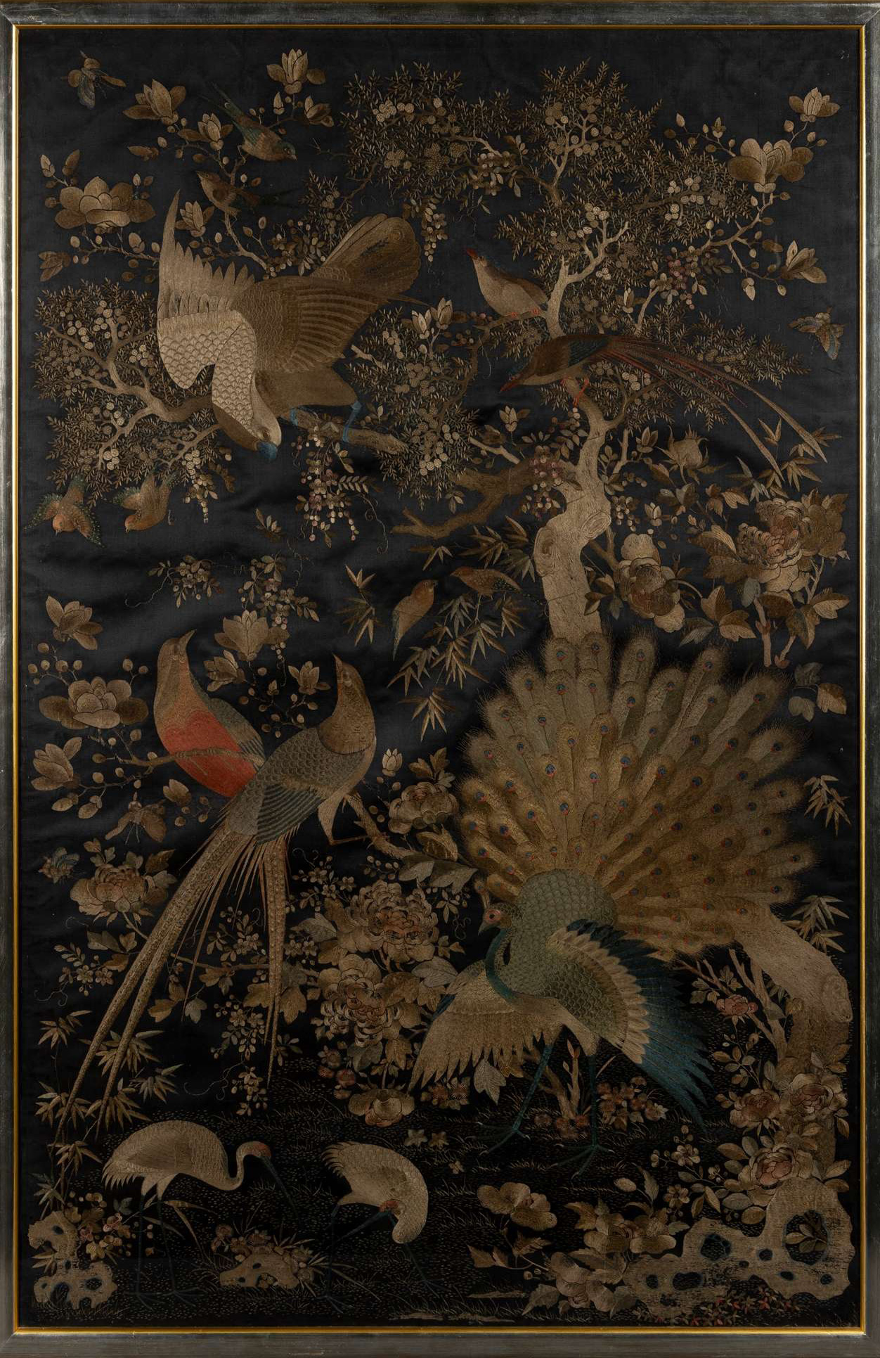 LARGE AND FINE CHINESE CANTON SILK EMBROIDERED 'HUNDRED BIRDS' PANEL