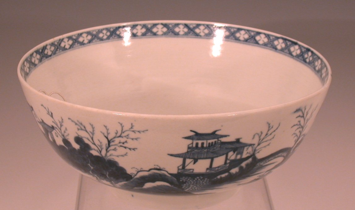 A Worcester circular footed blue painted bowl,