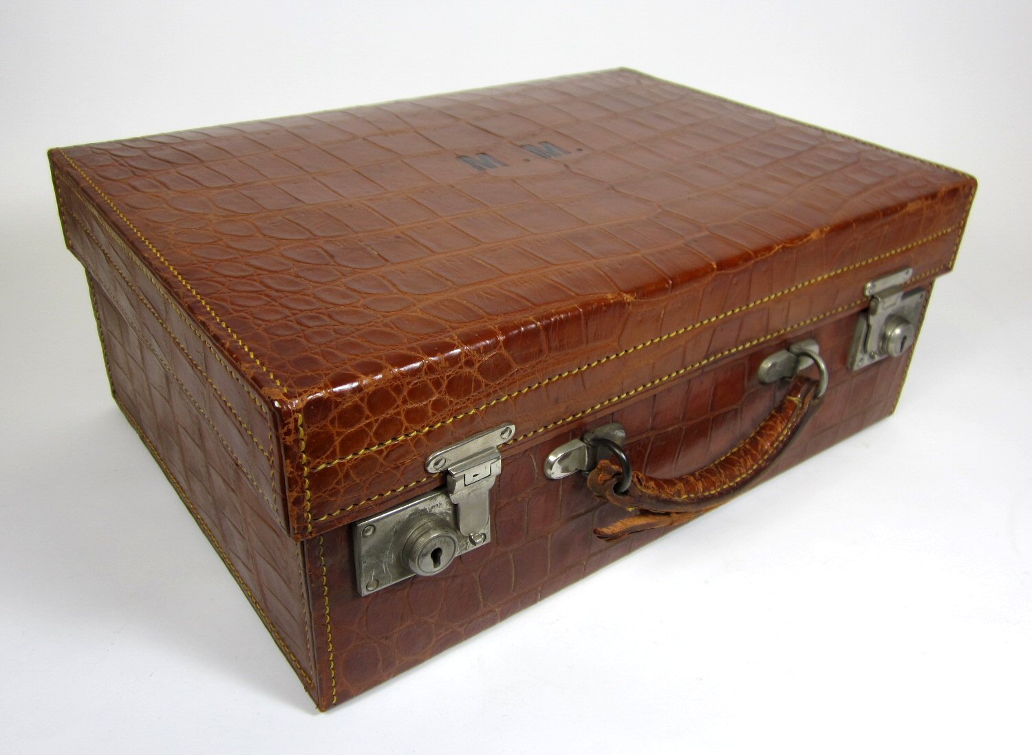 VICTORIAN LEATHER TRAVELLING DRESSING CASE