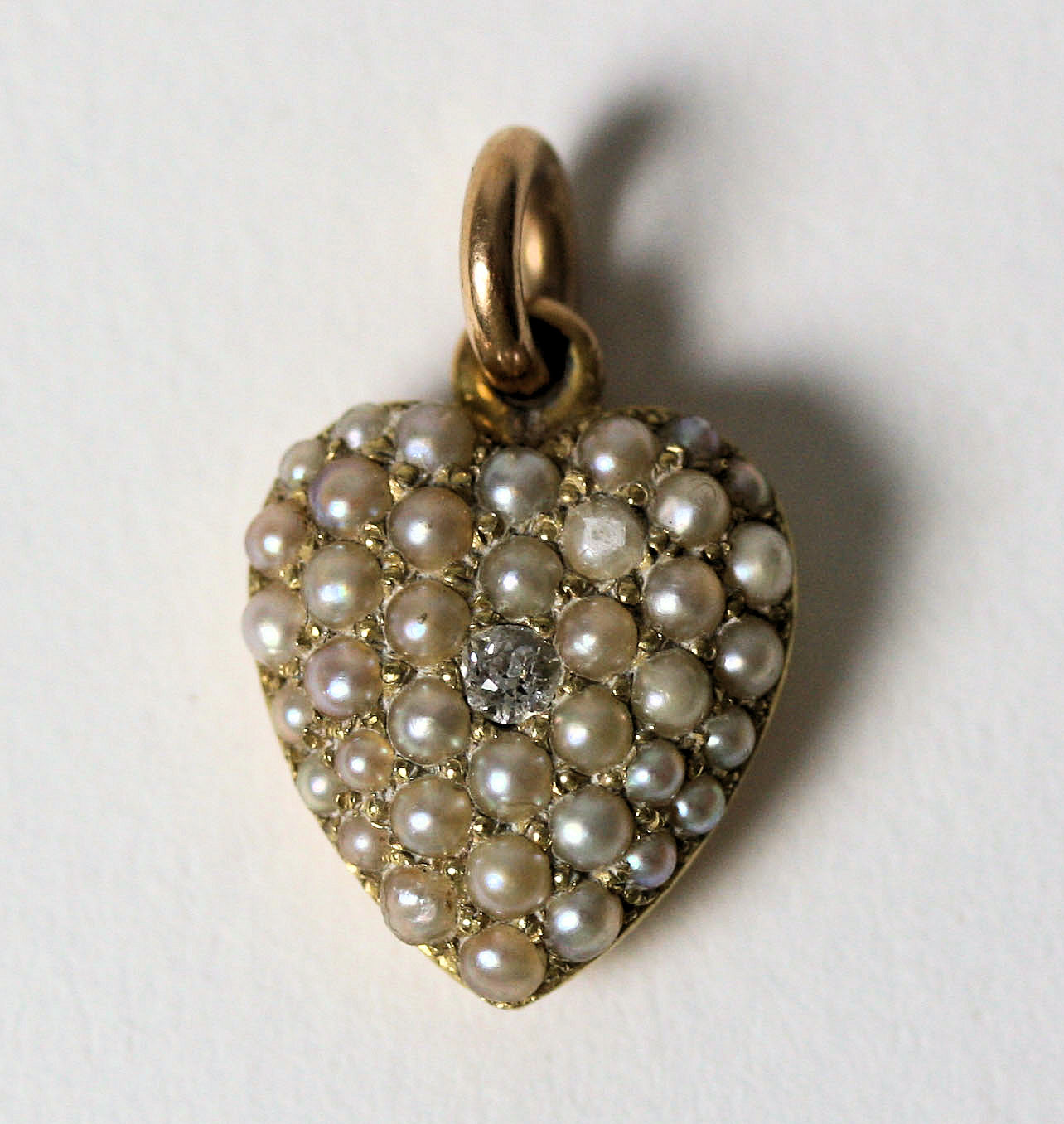 An Edwardian 15ct gold heart shaped pendant