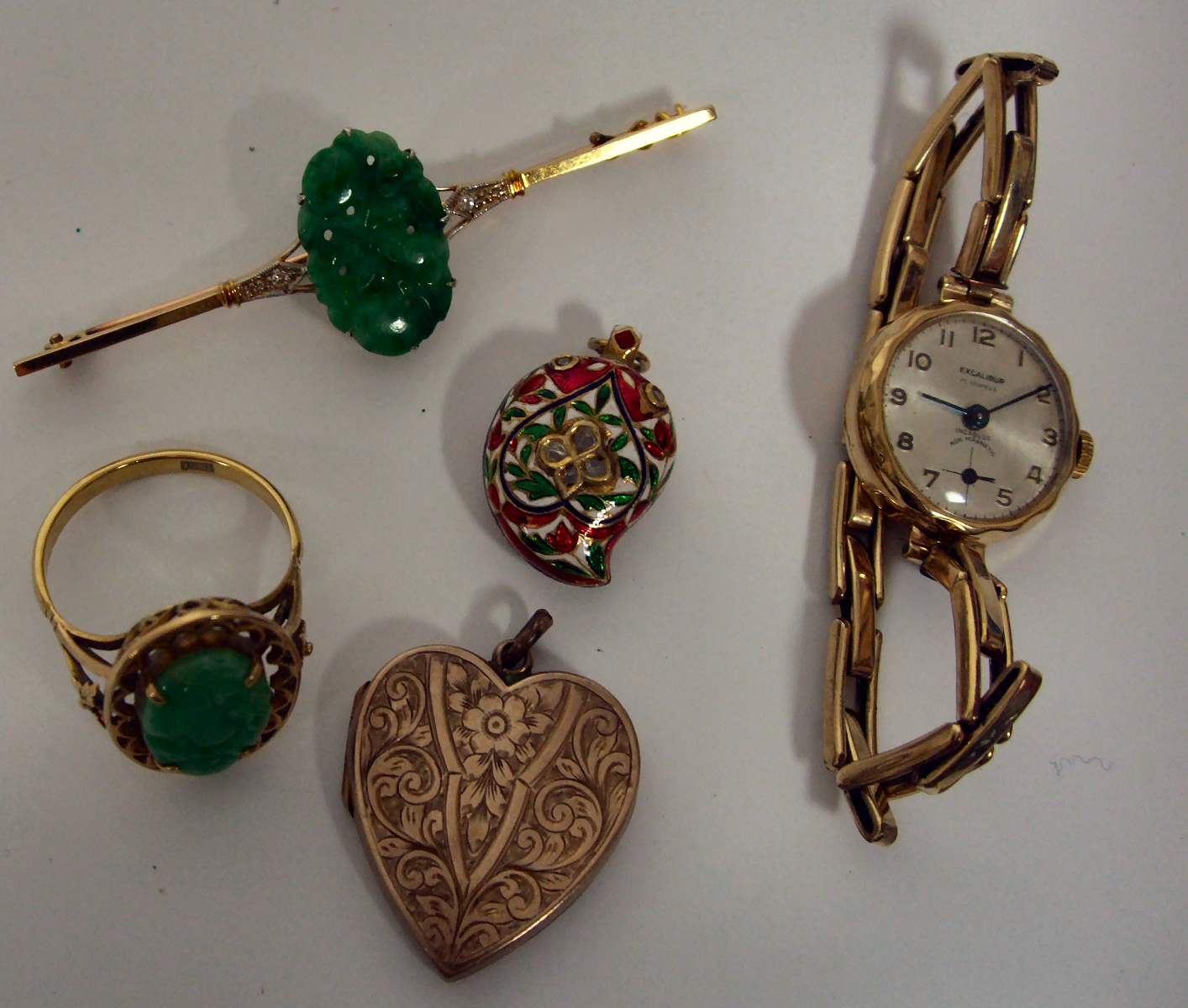 A quantity of gold and other jewellery to include