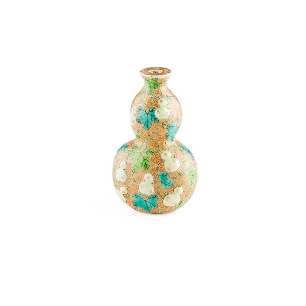 FAMILLE ROSE DOUBLE-GOURD SNUFF BOTTLE